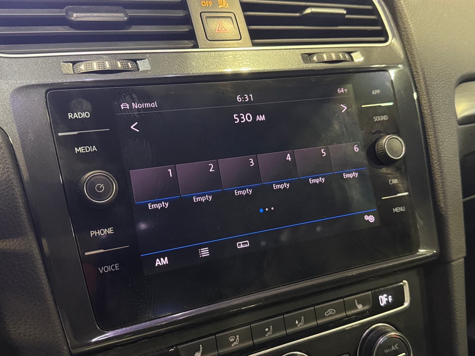 Thumbnail: 2019 Volkswagen e-Golf - 4