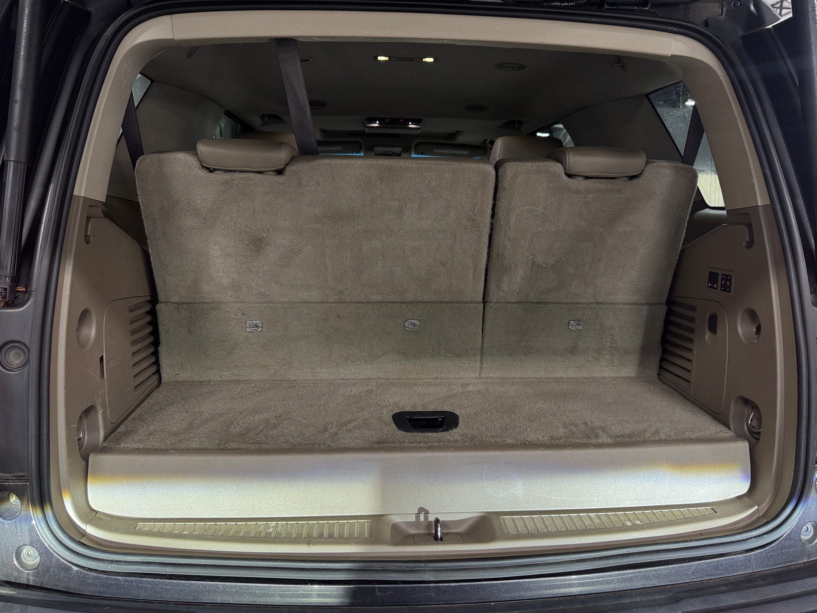 Thumbnail: 2017 Chevrolet Tahoe - 6