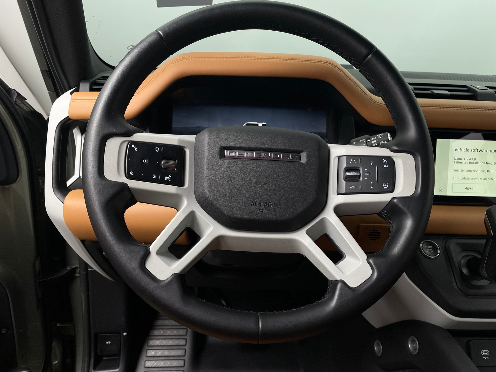 Thumbnail: 2024 Land Rover Defender - 4