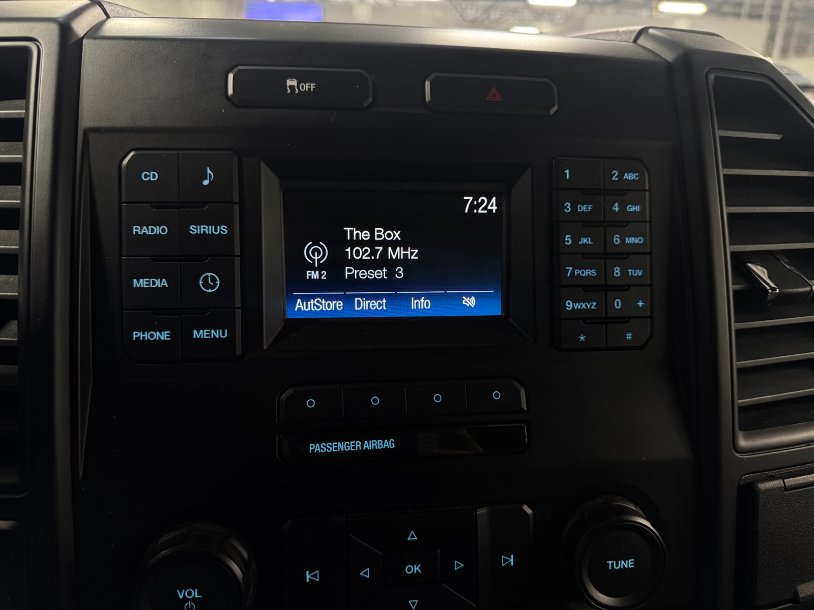 Thumbnail: 2015 Ford Econoline - 4