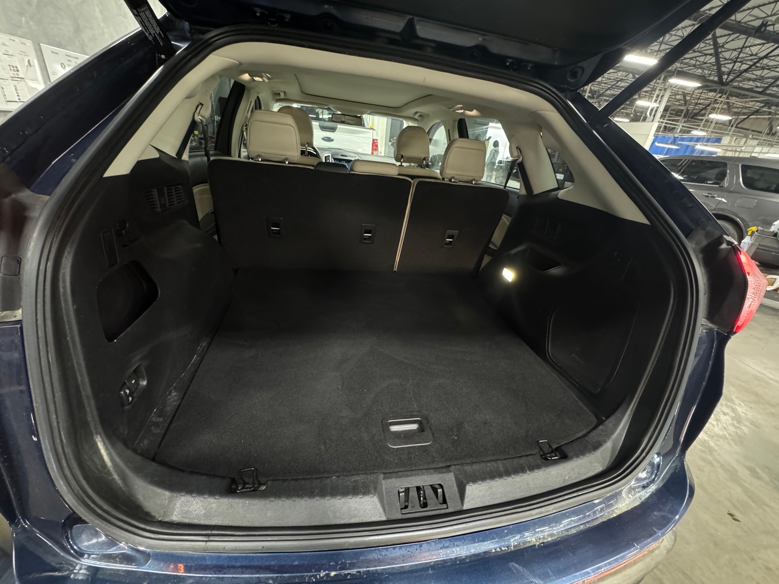 Thumbnail: 2017 Ford Edge - 7