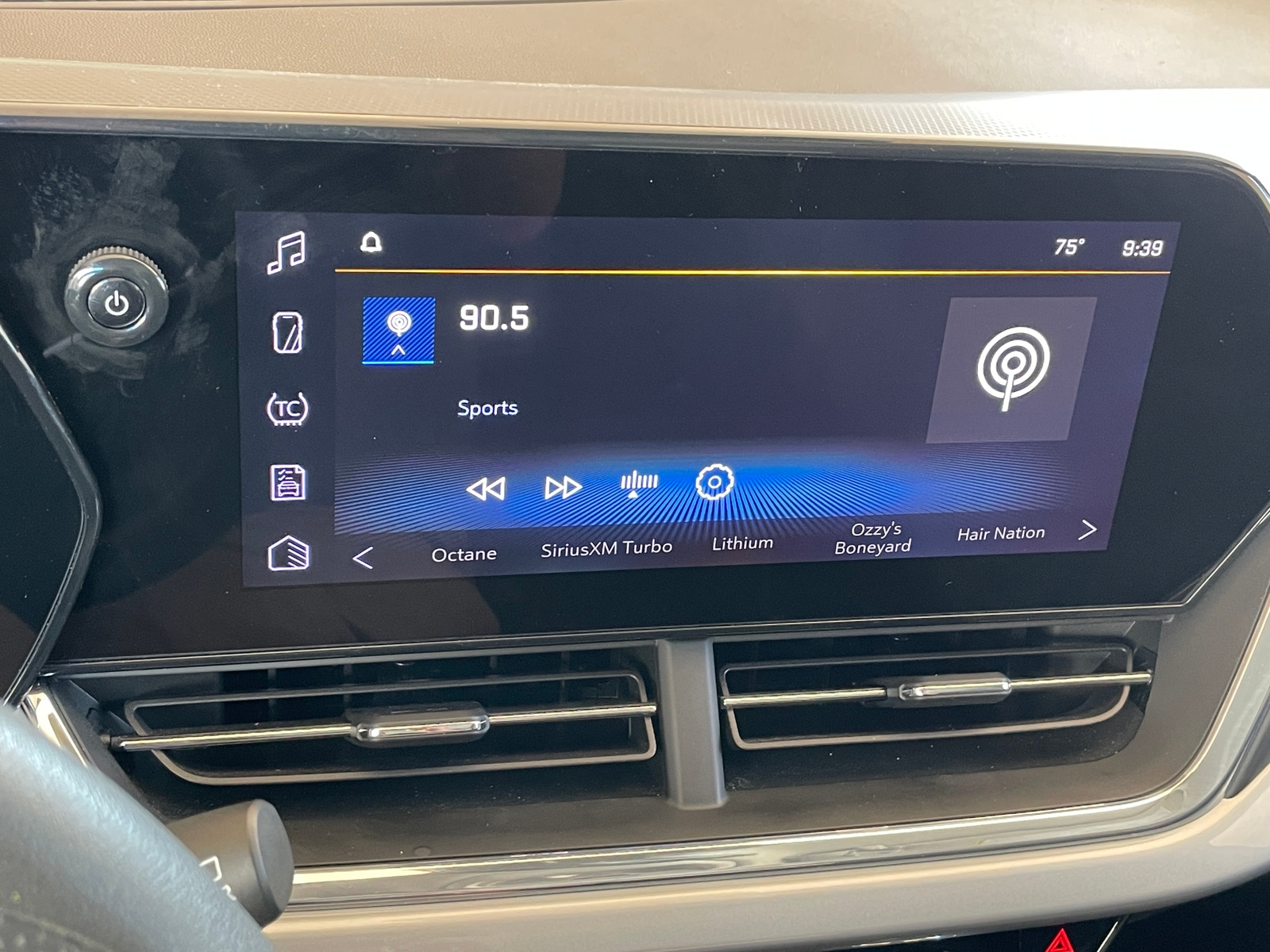 Thumbnail: 2025 Chevrolet Trax - 4