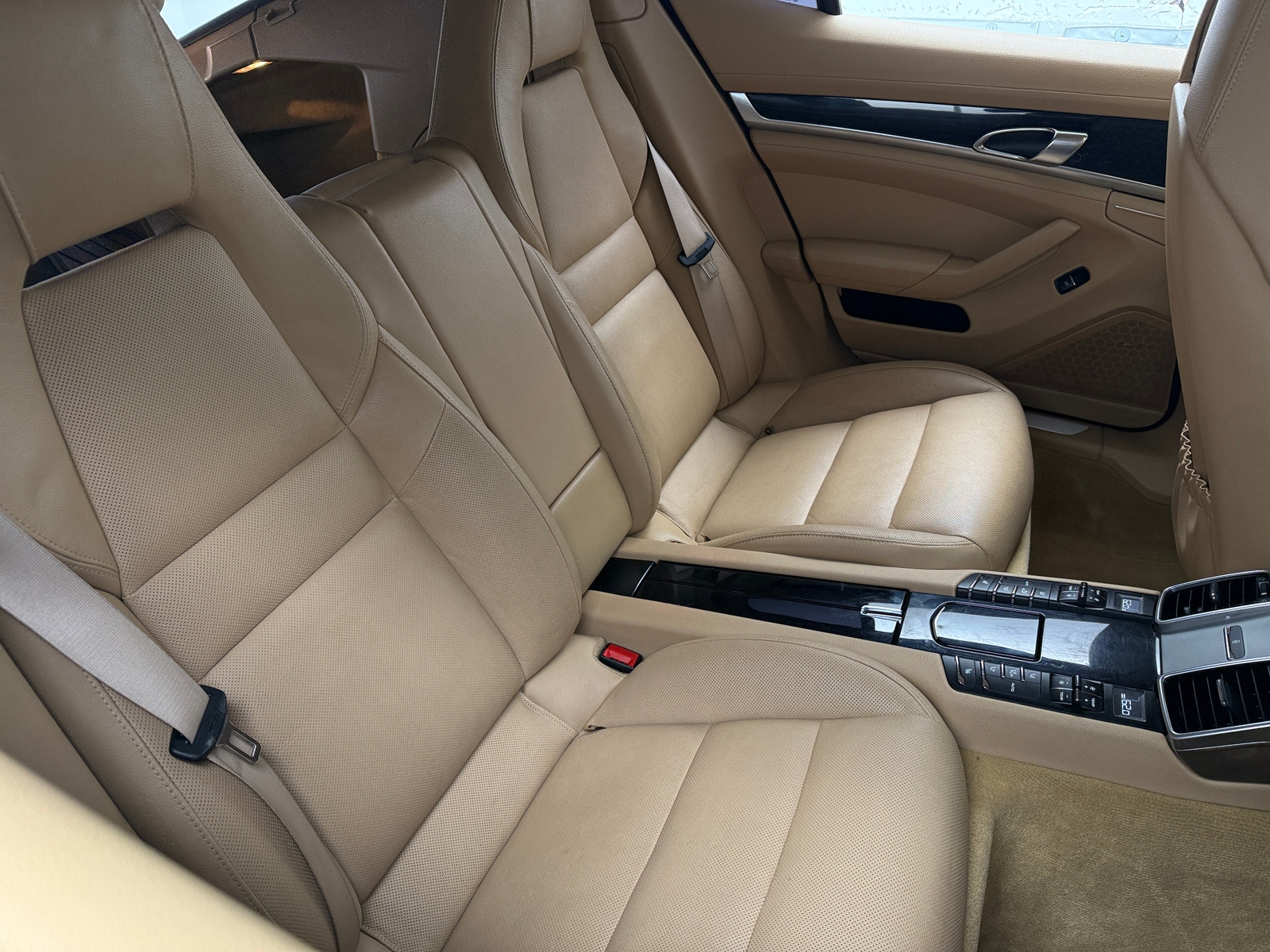 Thumbnail: 2015 Porsche Panamera - 5