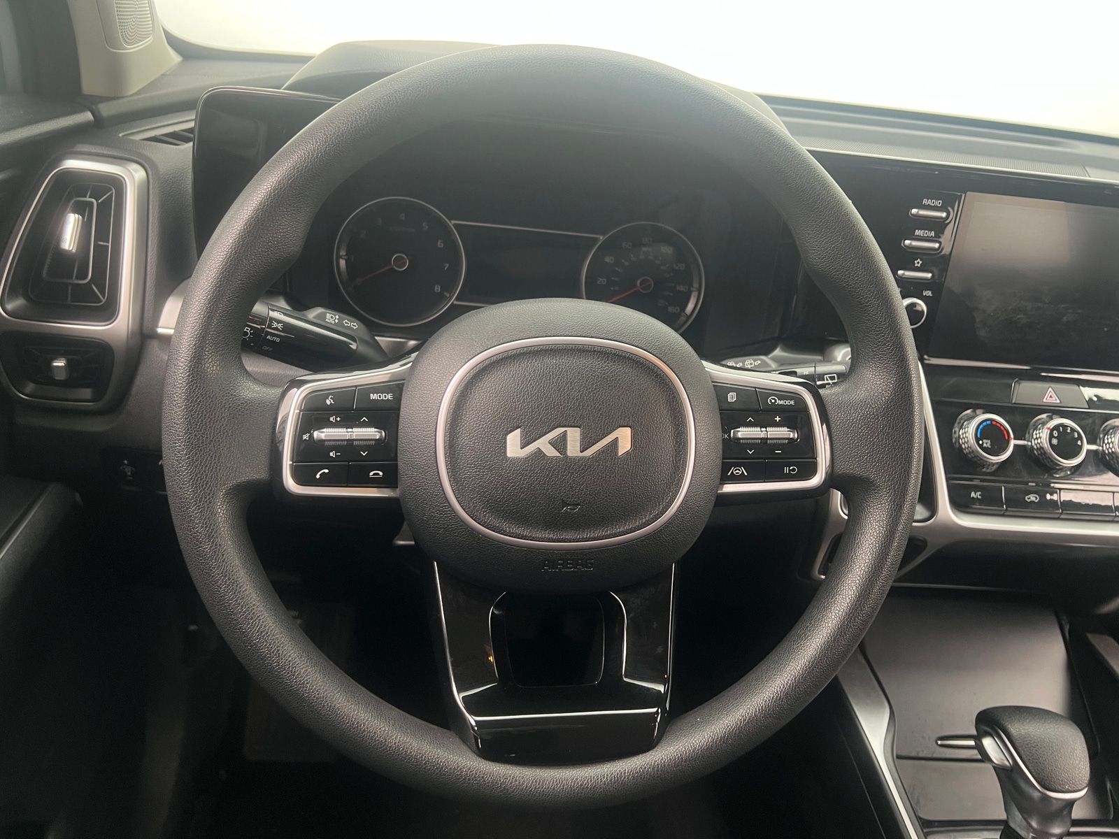 Thumbnail: 2022 Kia Sorento - 5