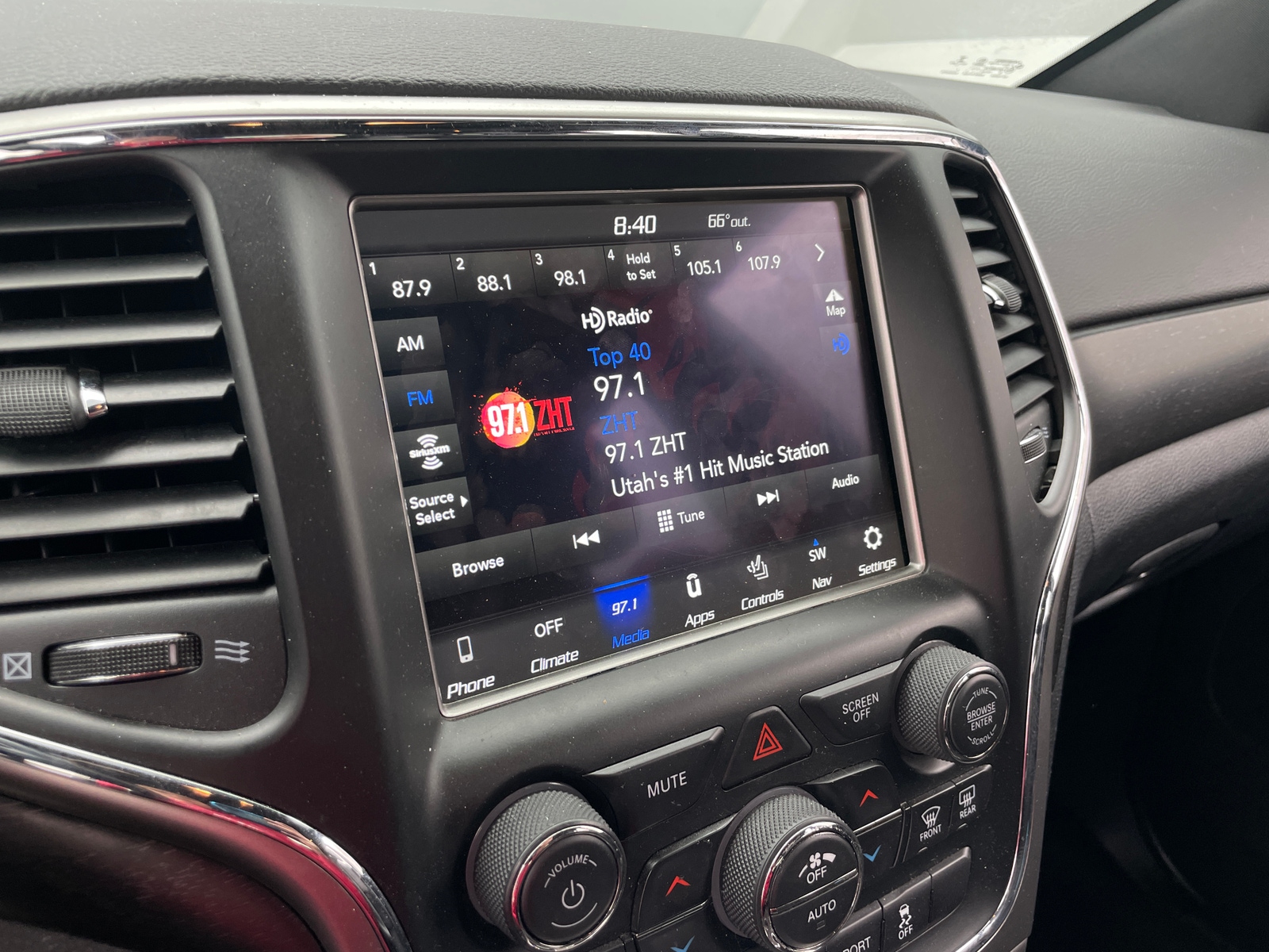 Thumbnail: 2018 Jeep Grand Cherokee - 4