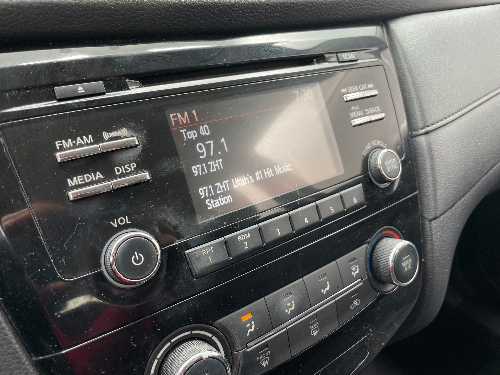 Thumbnail: 2017 Nissan Rogue - 4