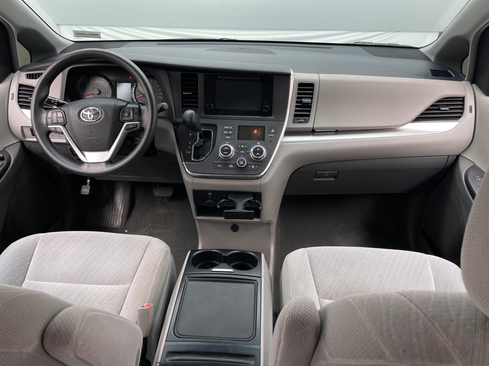 Thumbnail: 2017 Toyota Sienna - 3