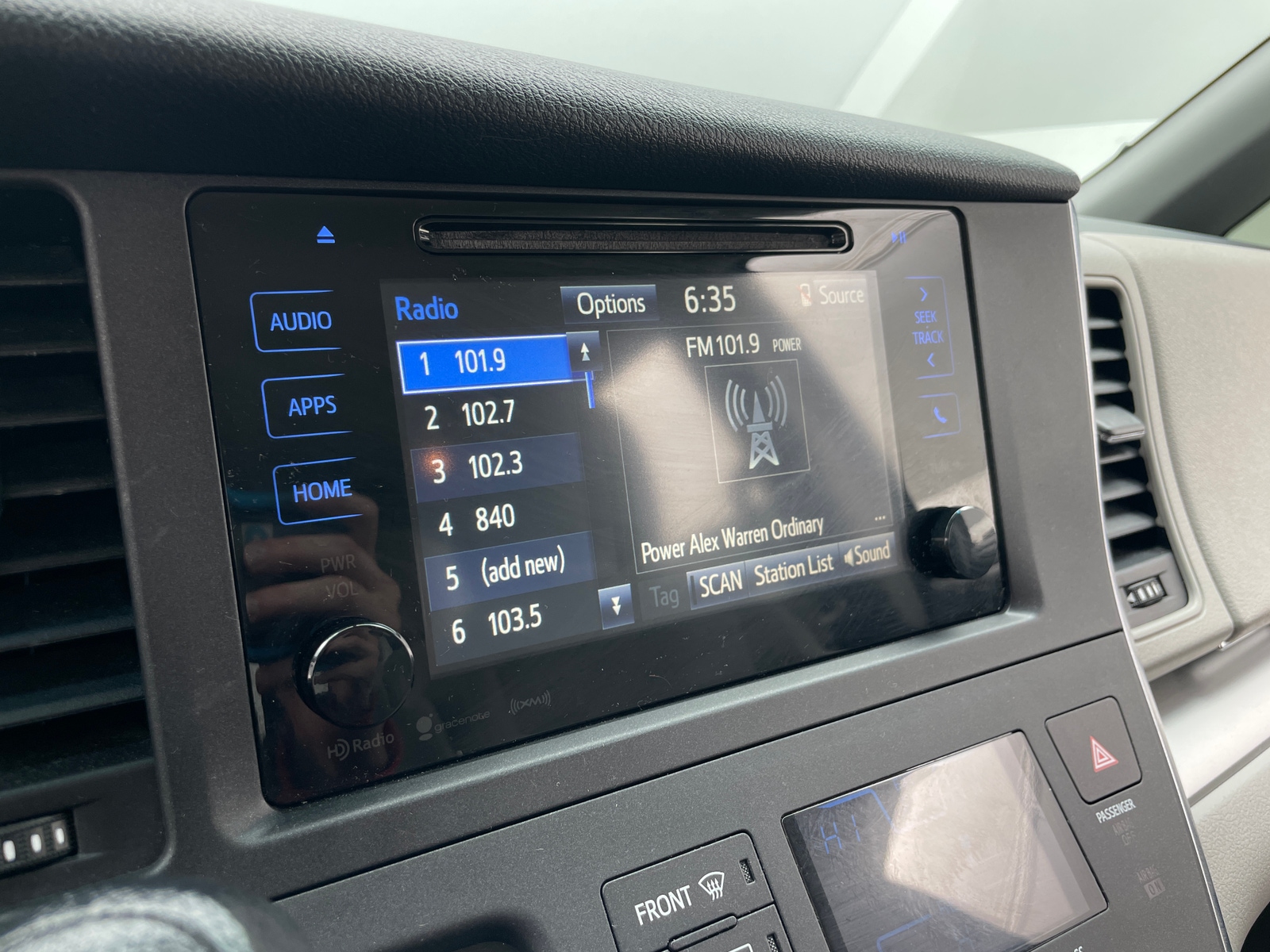 Thumbnail: 2017 Toyota Sienna - 4