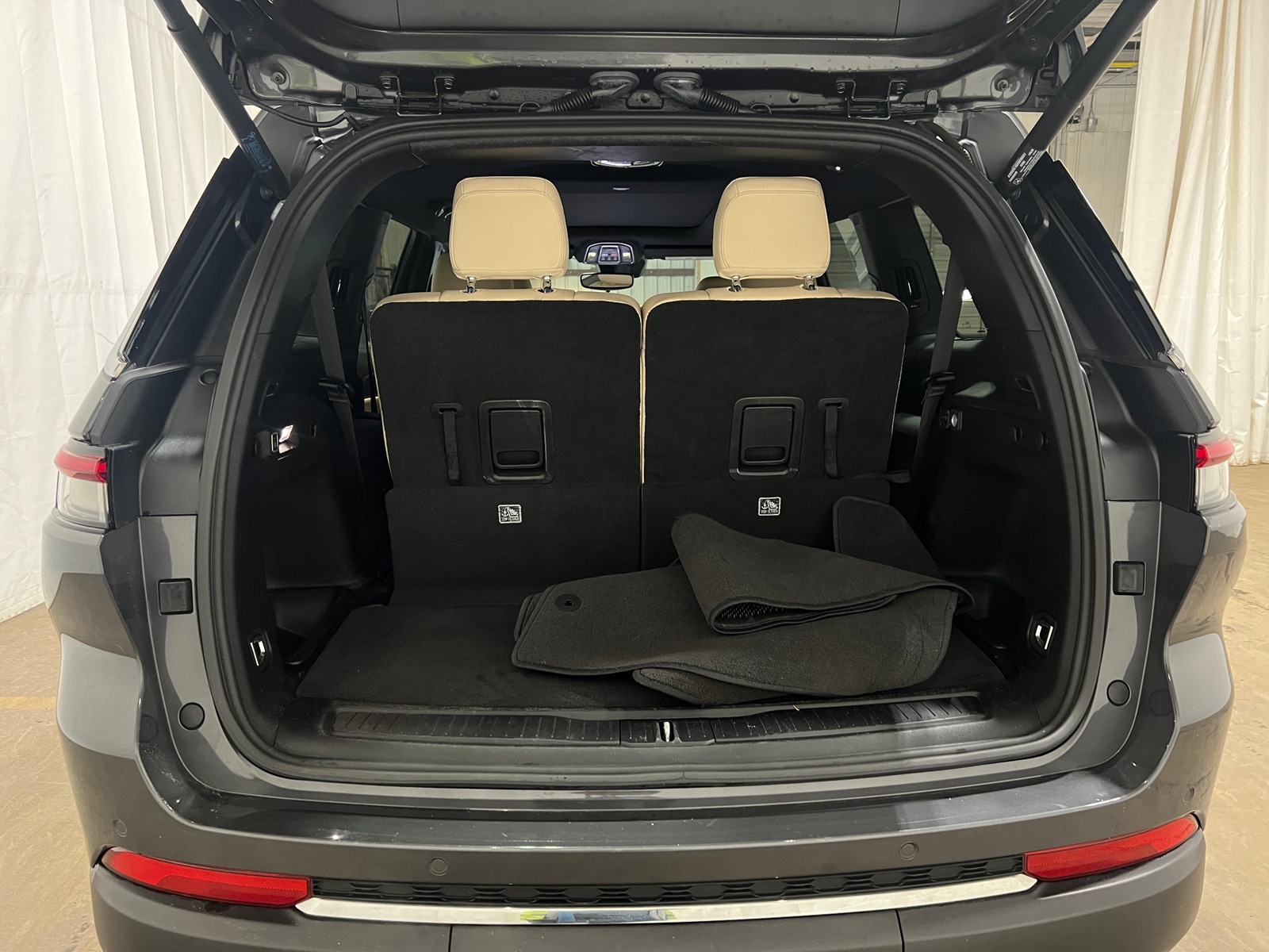 Thumbnail: 2023 Jeep Grand Cherokee L - 7