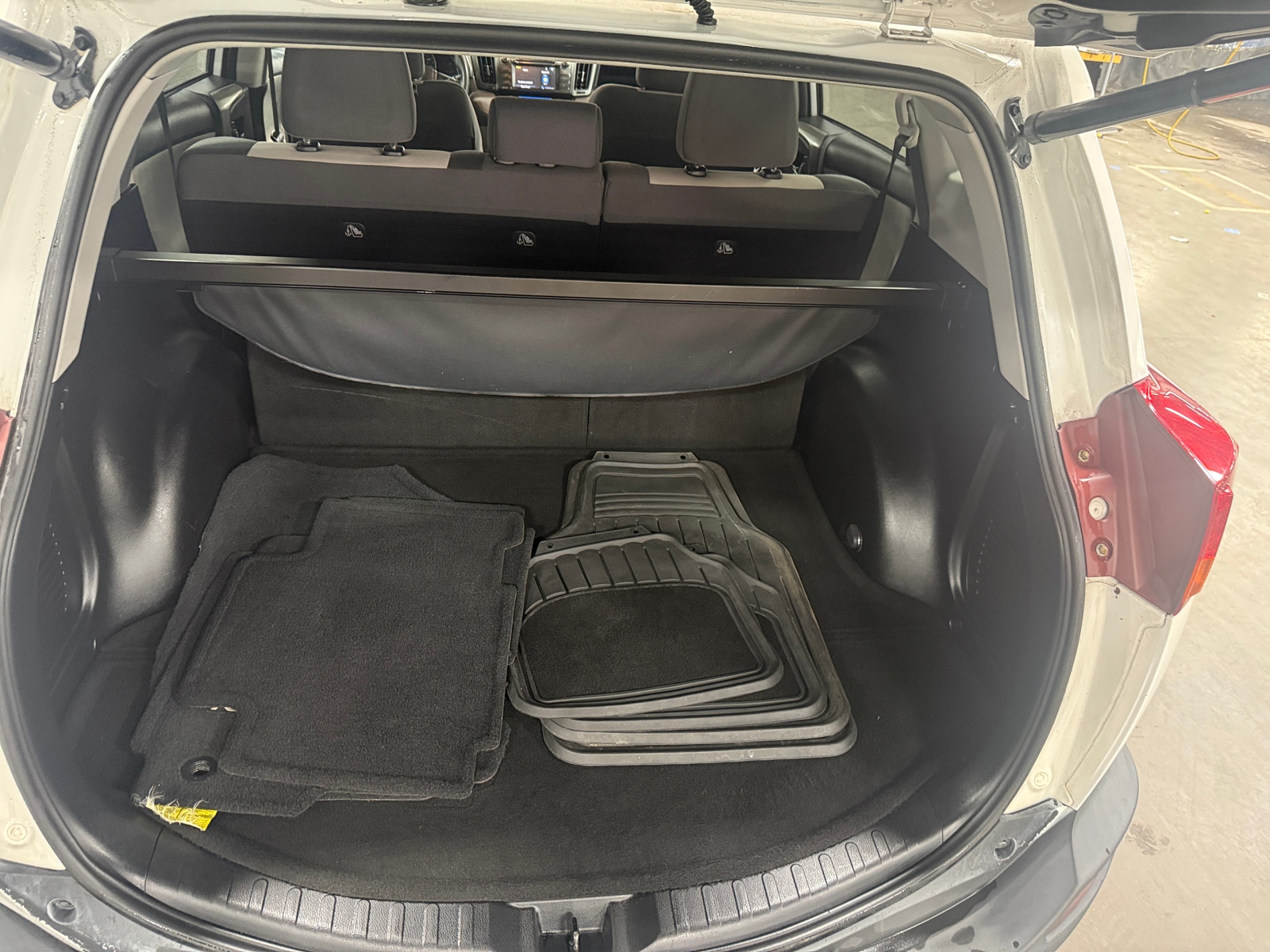 Thumbnail: 2015 Toyota RAV4 - 7