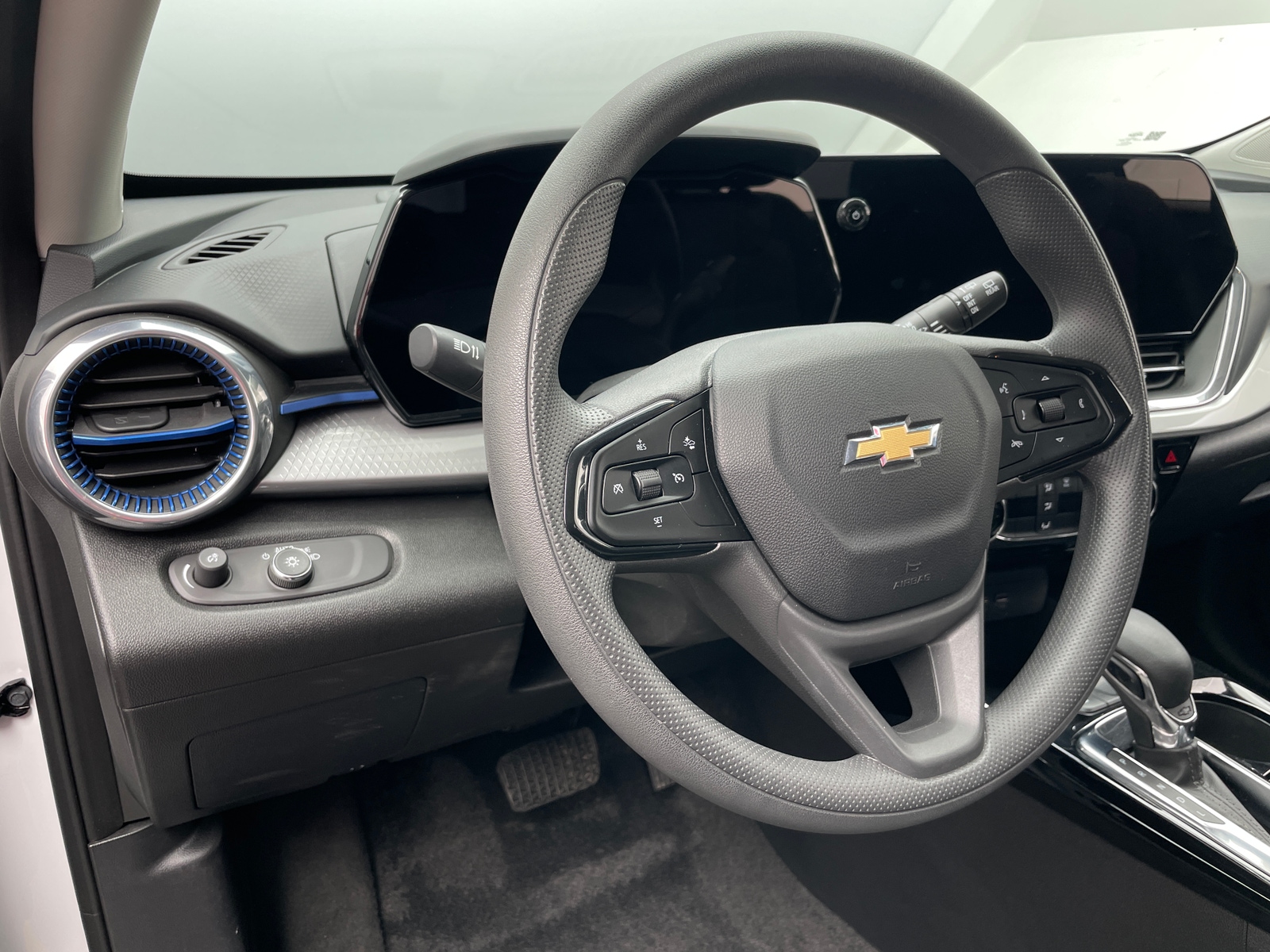 Thumbnail: 2025 Chevrolet Trax - 5