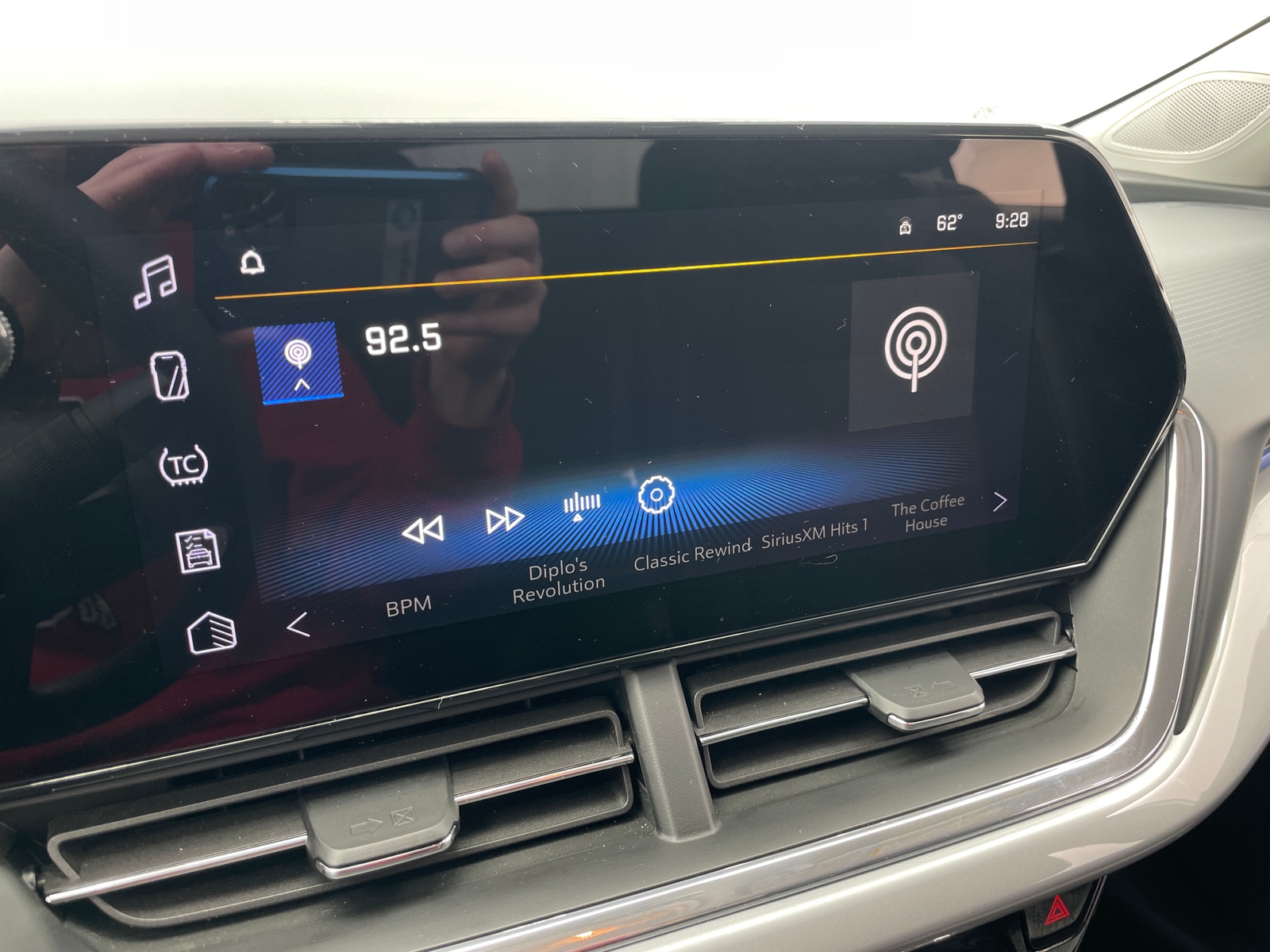 Thumbnail: 2025 Chevrolet Trax - 4