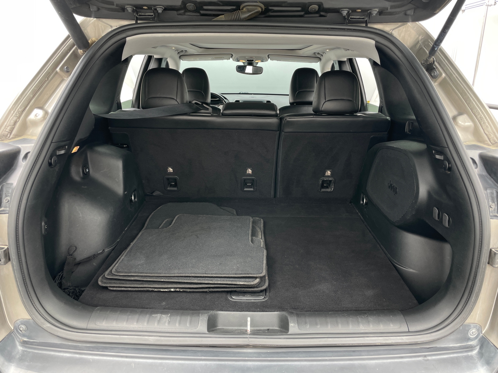 Thumbnail: 2019 Jeep Cherokee - 7