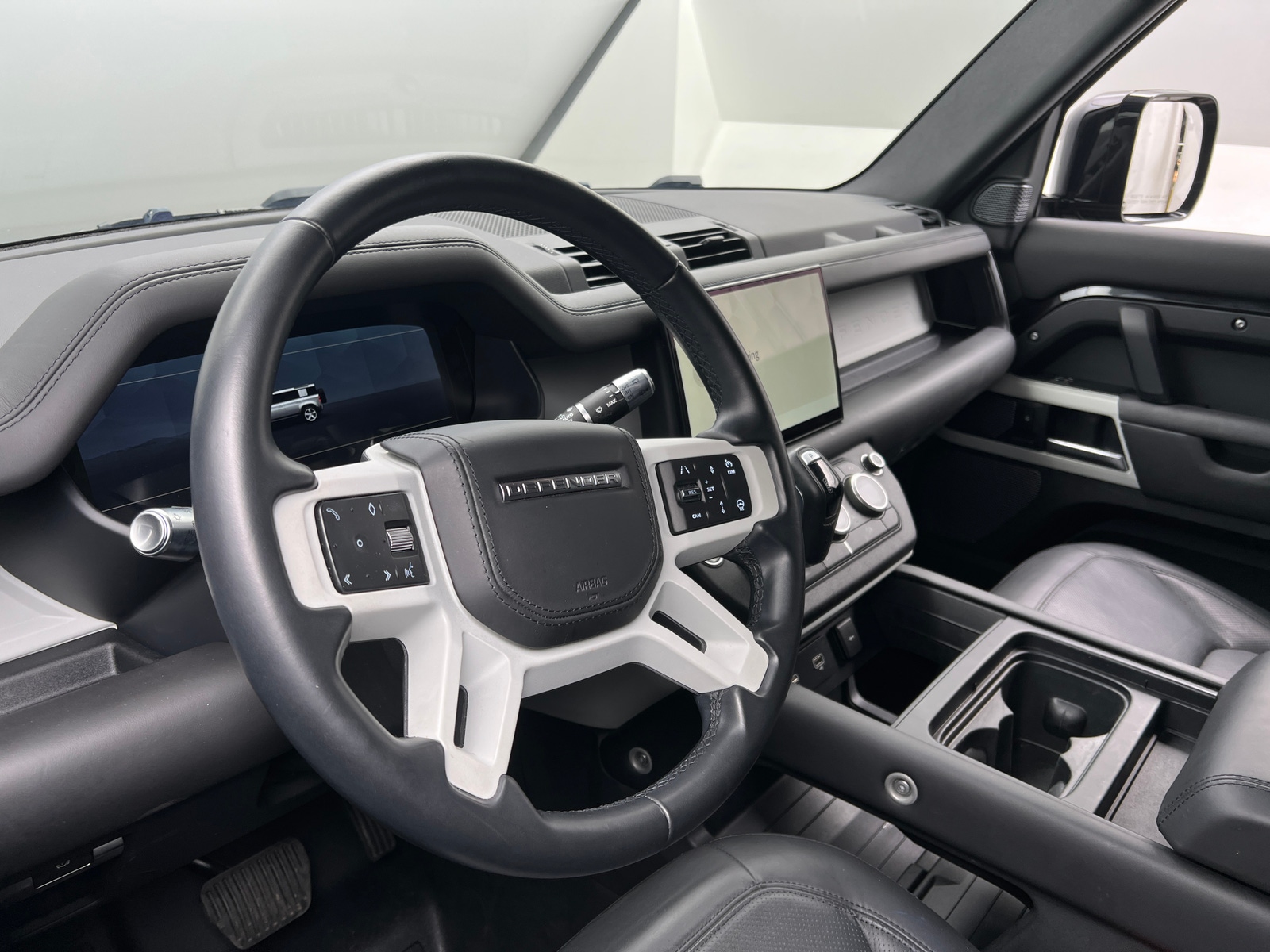 Thumbnail: 2022 Land Rover Defender - 4