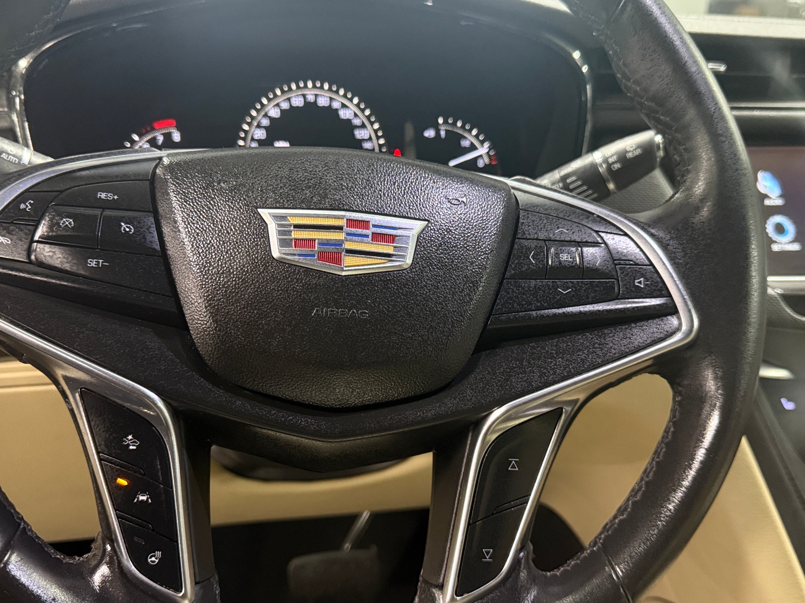 Thumbnail: 2017 Cadillac XT5 - 4