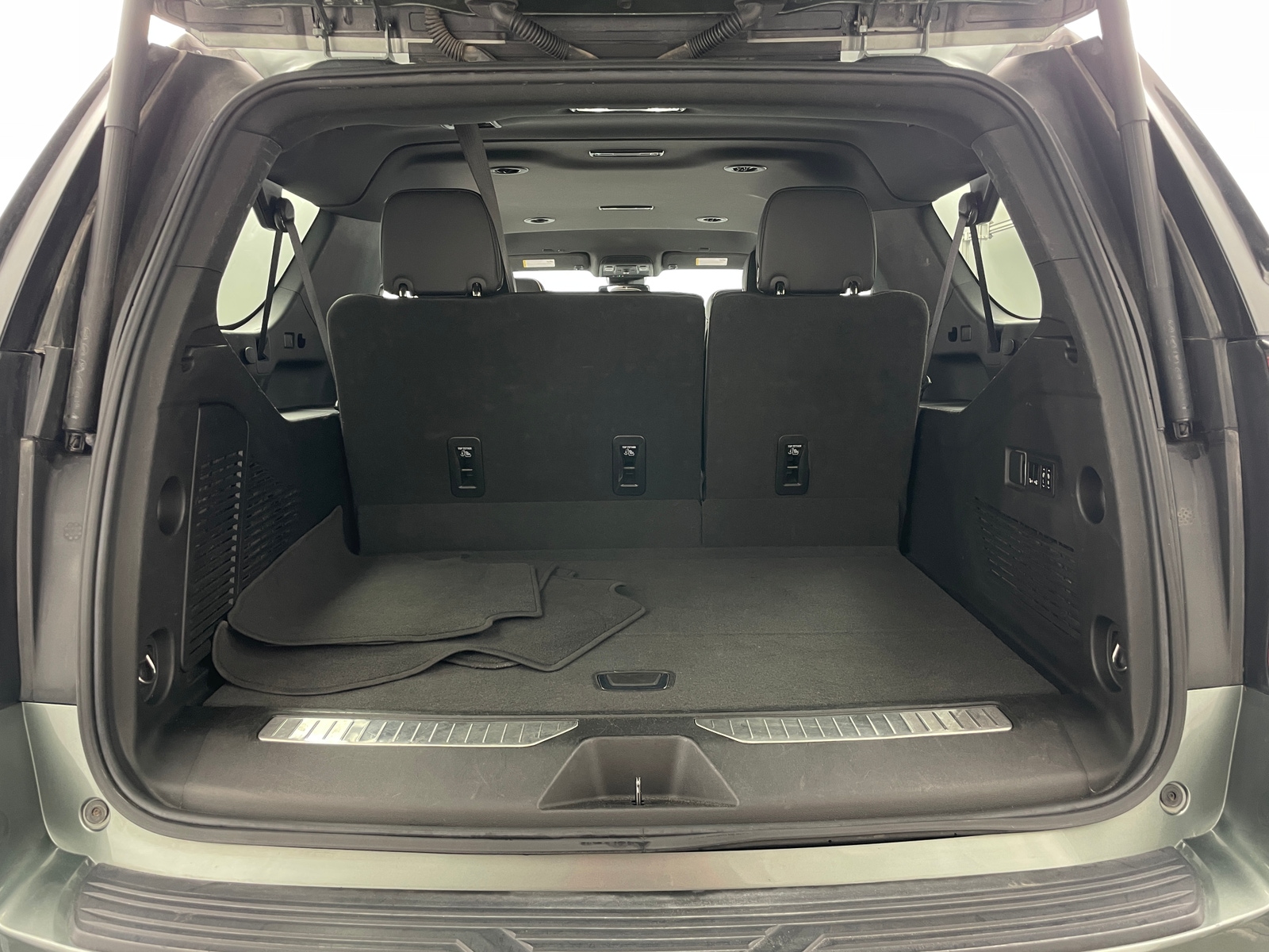 Thumbnail: 2023 Chevrolet Suburban - 6