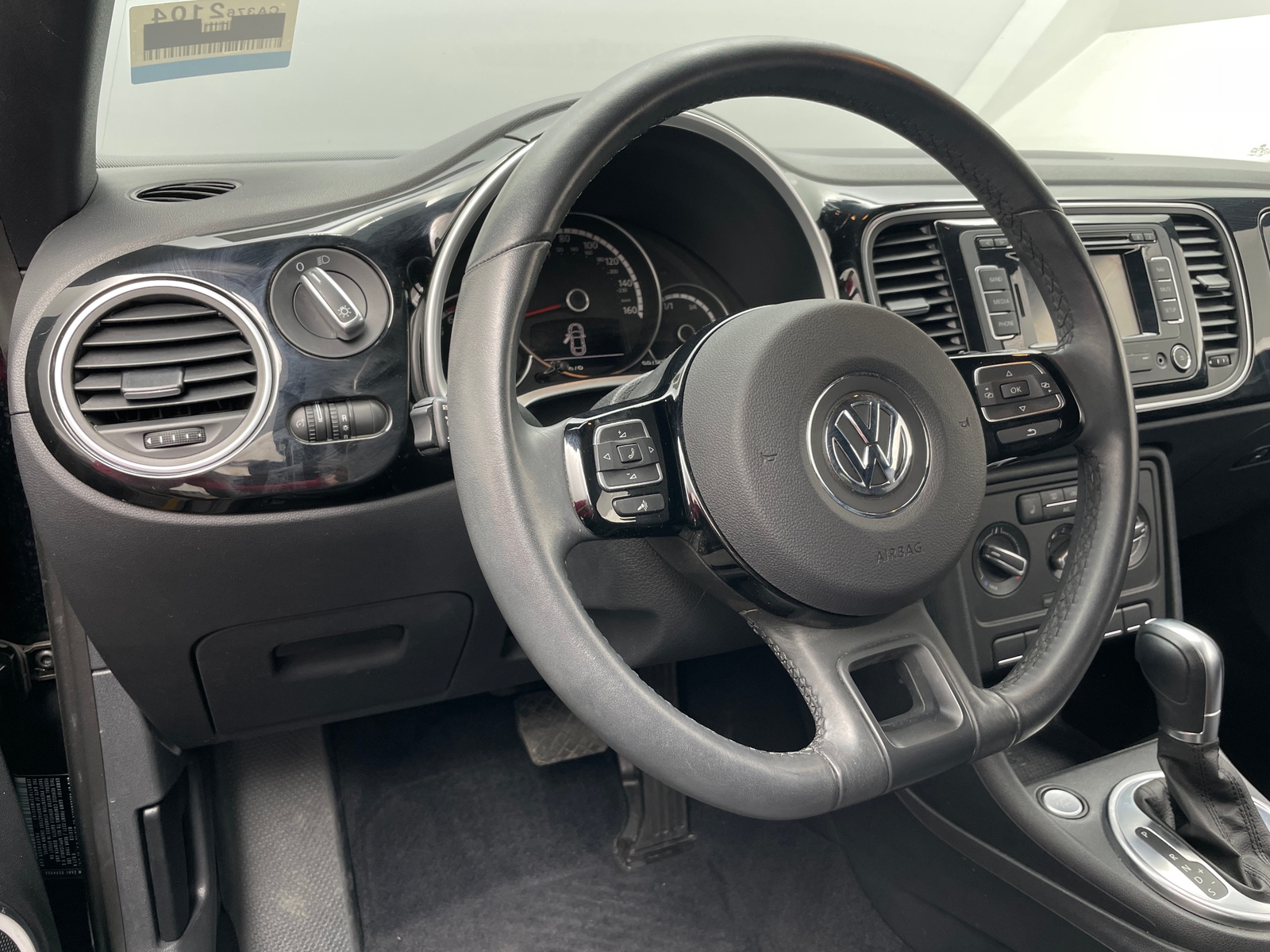 Thumbnail: 2015 Volkswagen Beetle - 4