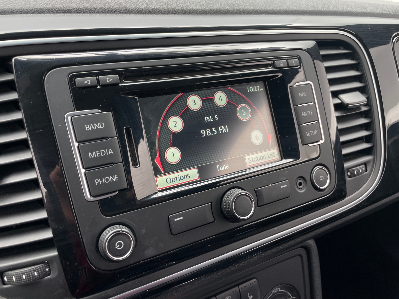 Thumbnail: 2015 Volkswagen Beetle - 3