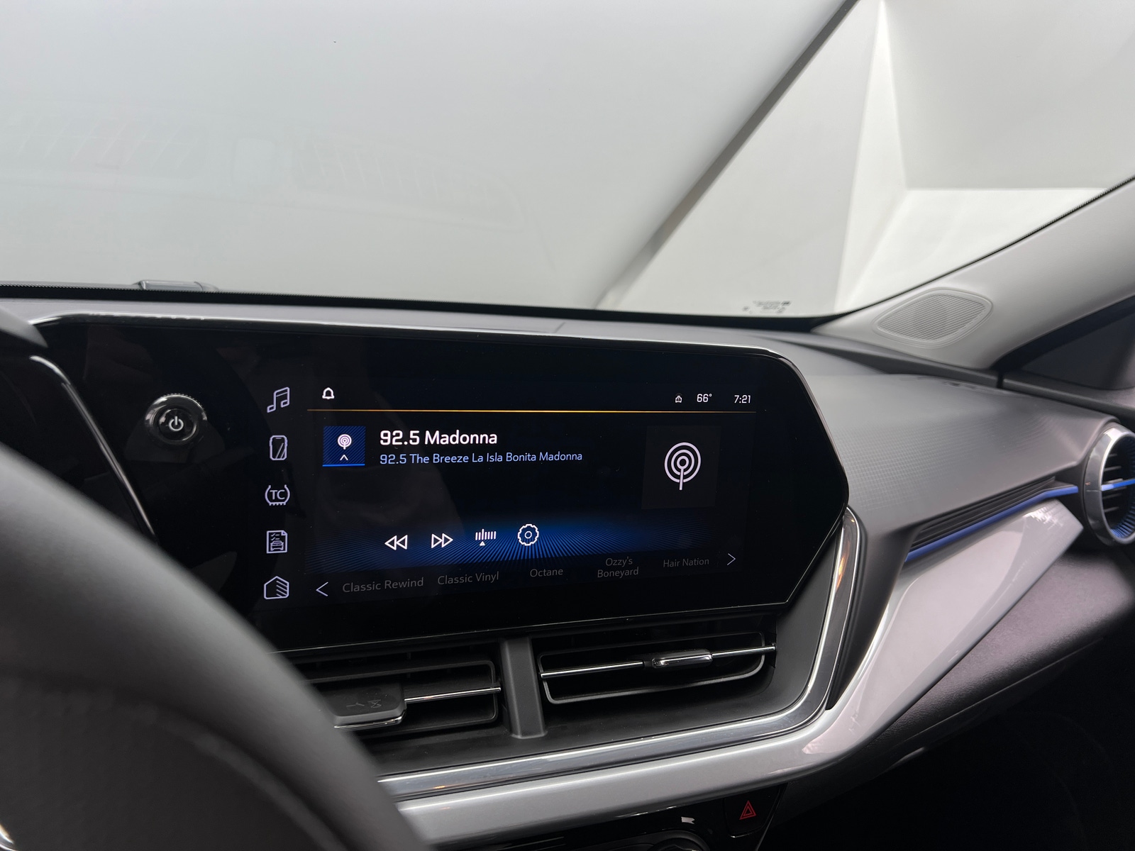 Thumbnail: 2025 Chevrolet Trax - 4