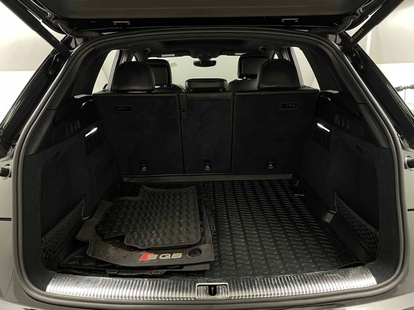 Thumbnail: 2023 Audi SQ5 - 6