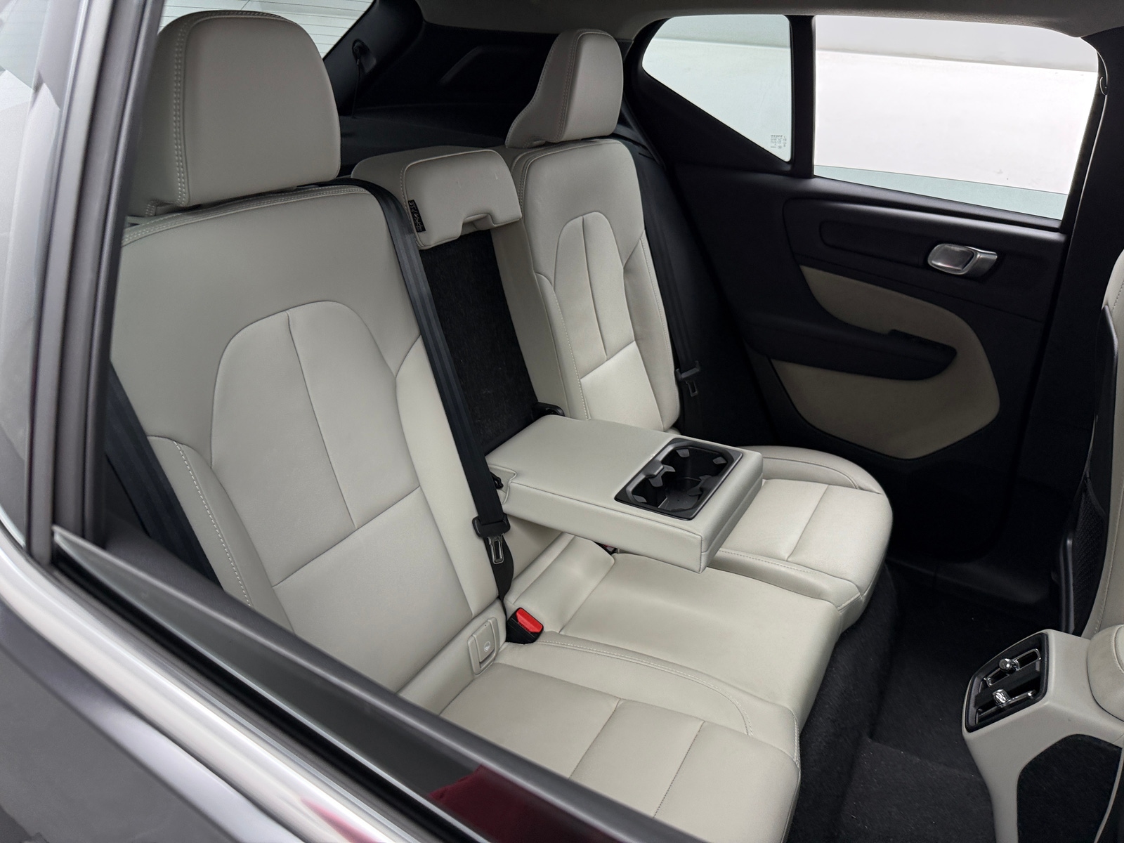 Thumbnail: 2024 Volvo XC40 - 5