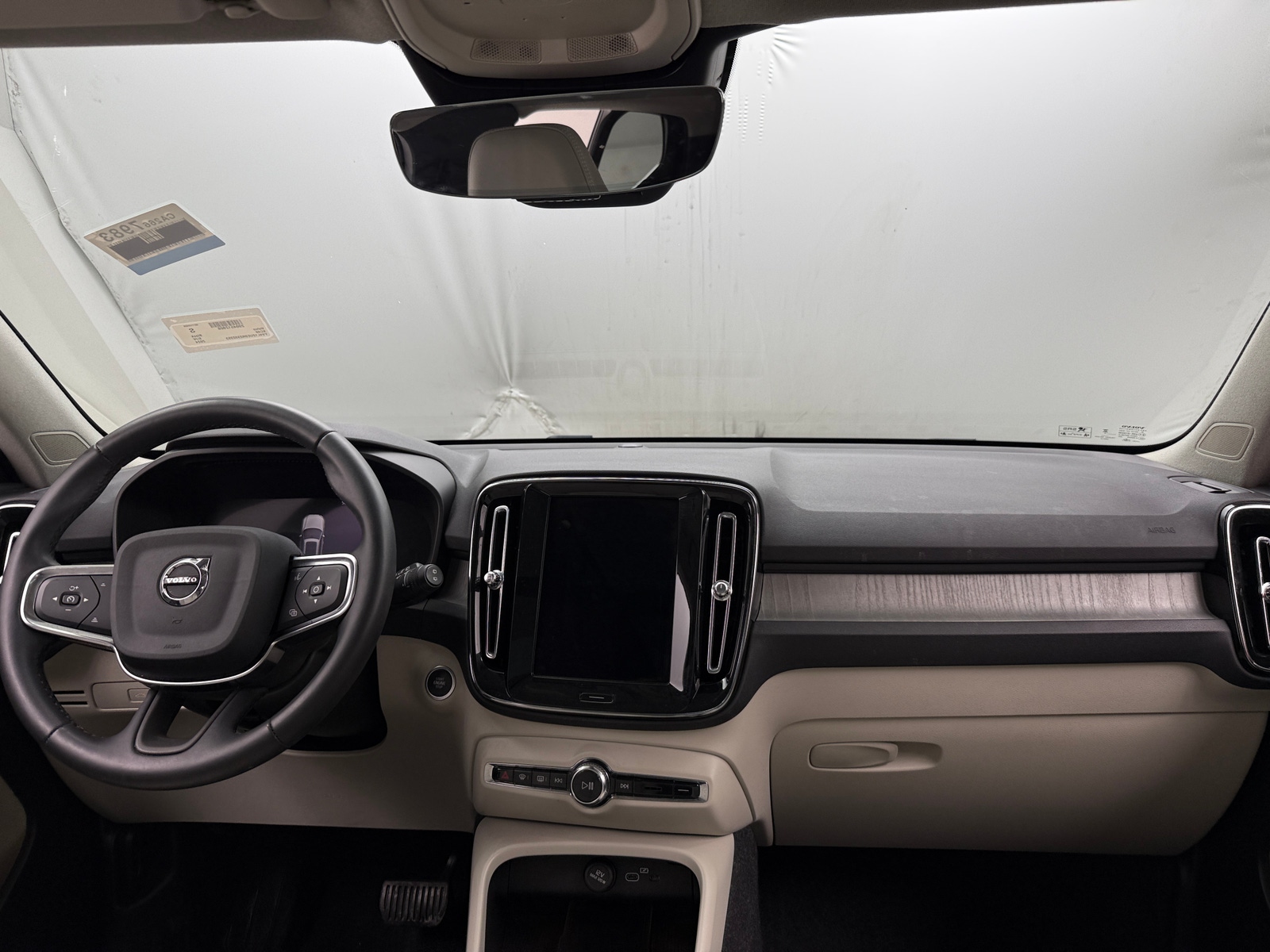 Thumbnail: 2024 Volvo XC40 - 2