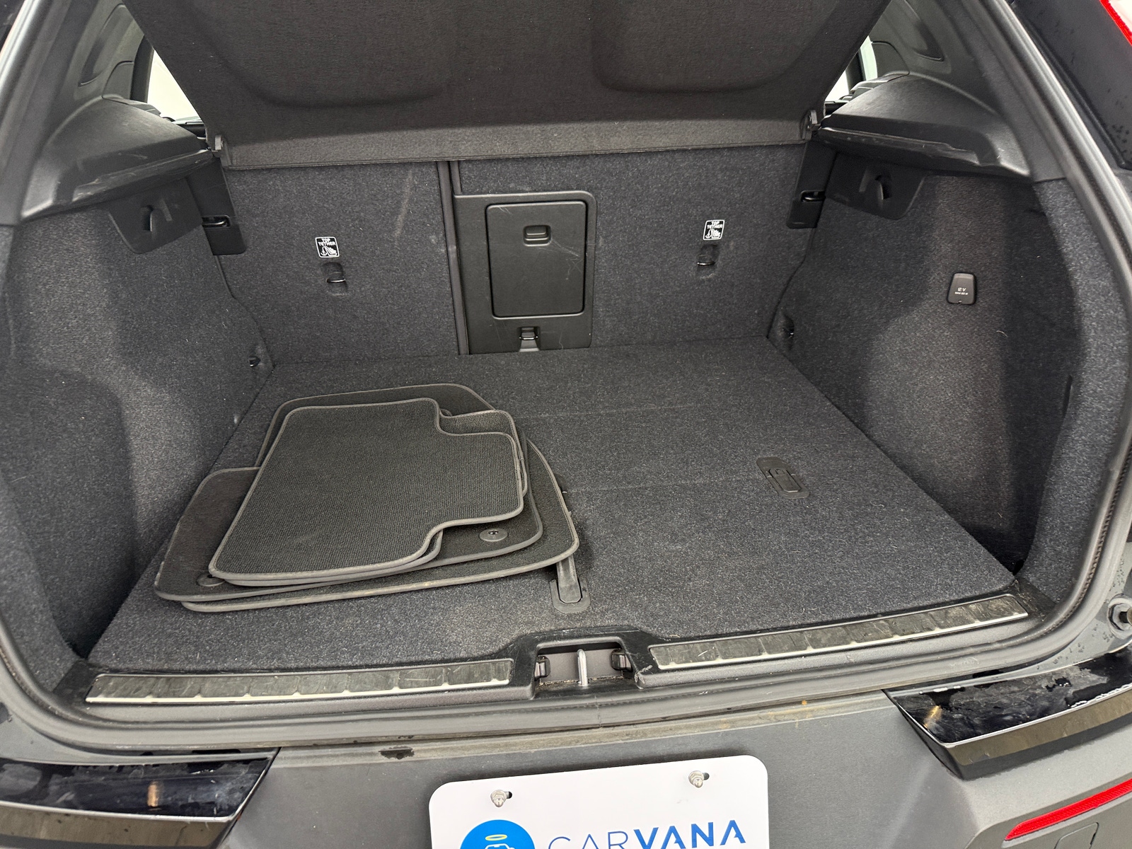 Thumbnail: 2024 Volvo XC40 - 6