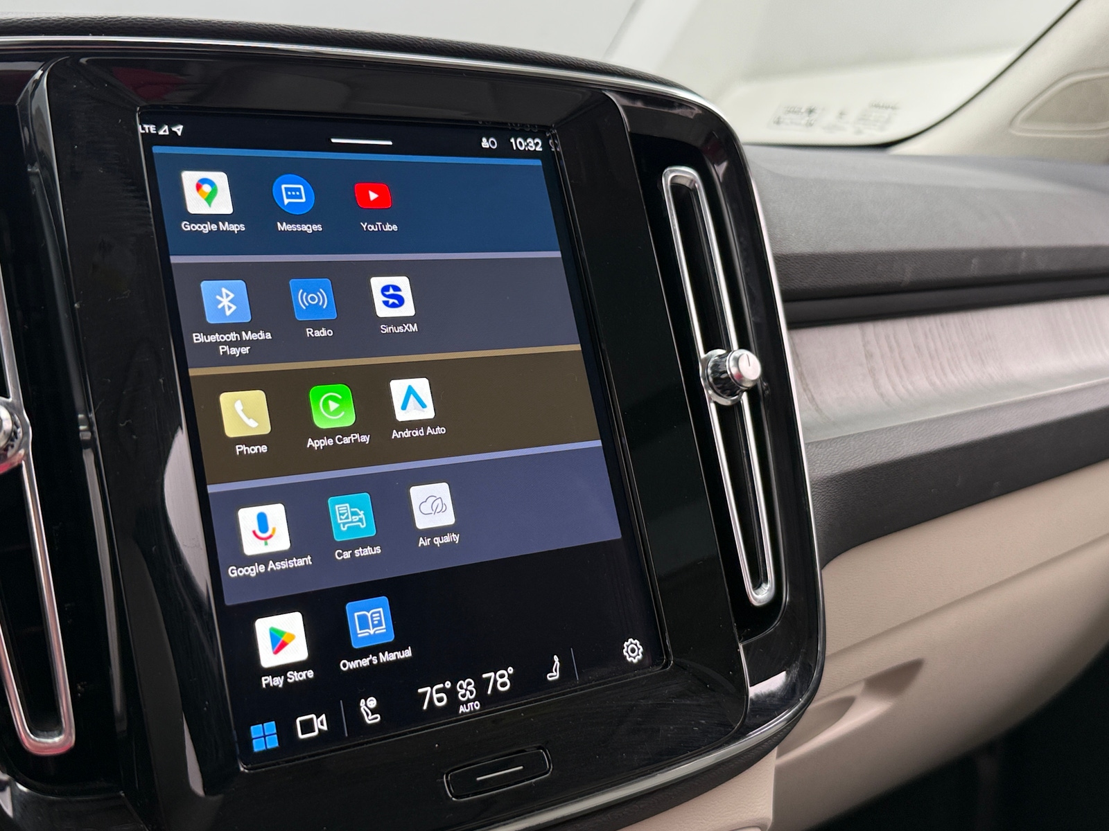 Thumbnail: 2024 Volvo XC40 - 3