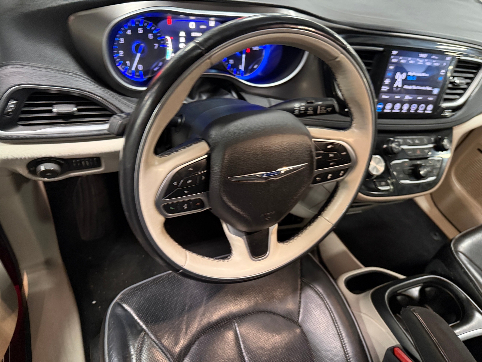 Thumbnail: 2018 Chrysler Pacifica - 4