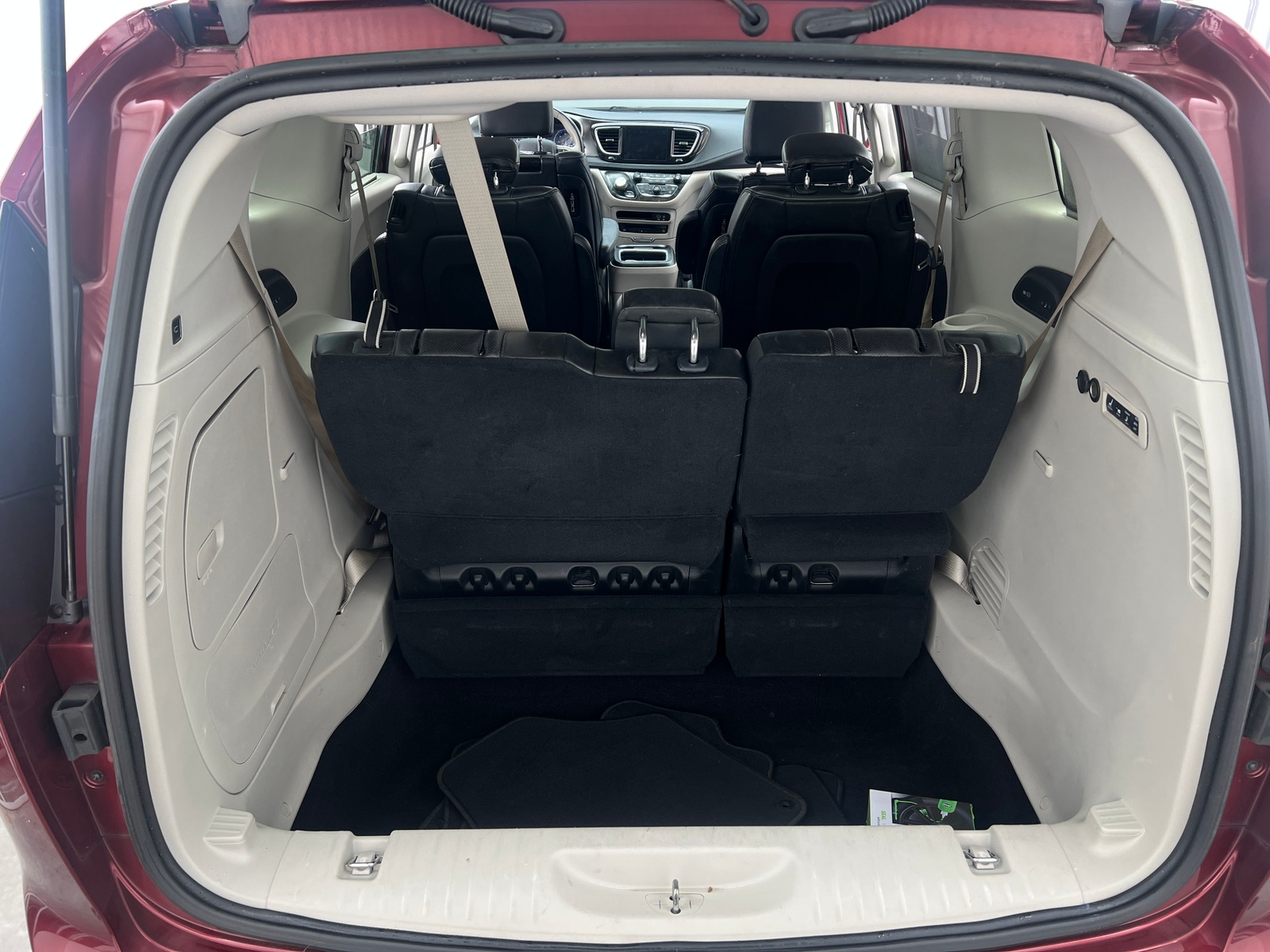 Thumbnail: 2018 Chrysler Pacifica - 6