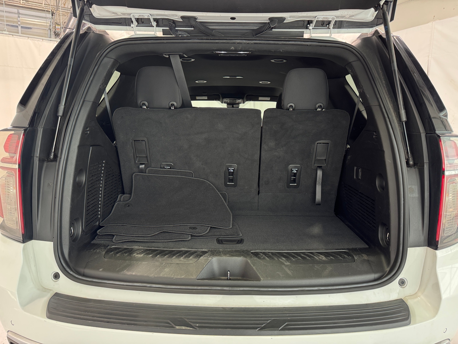 Thumbnail: 2023 Chevrolet Tahoe - 7