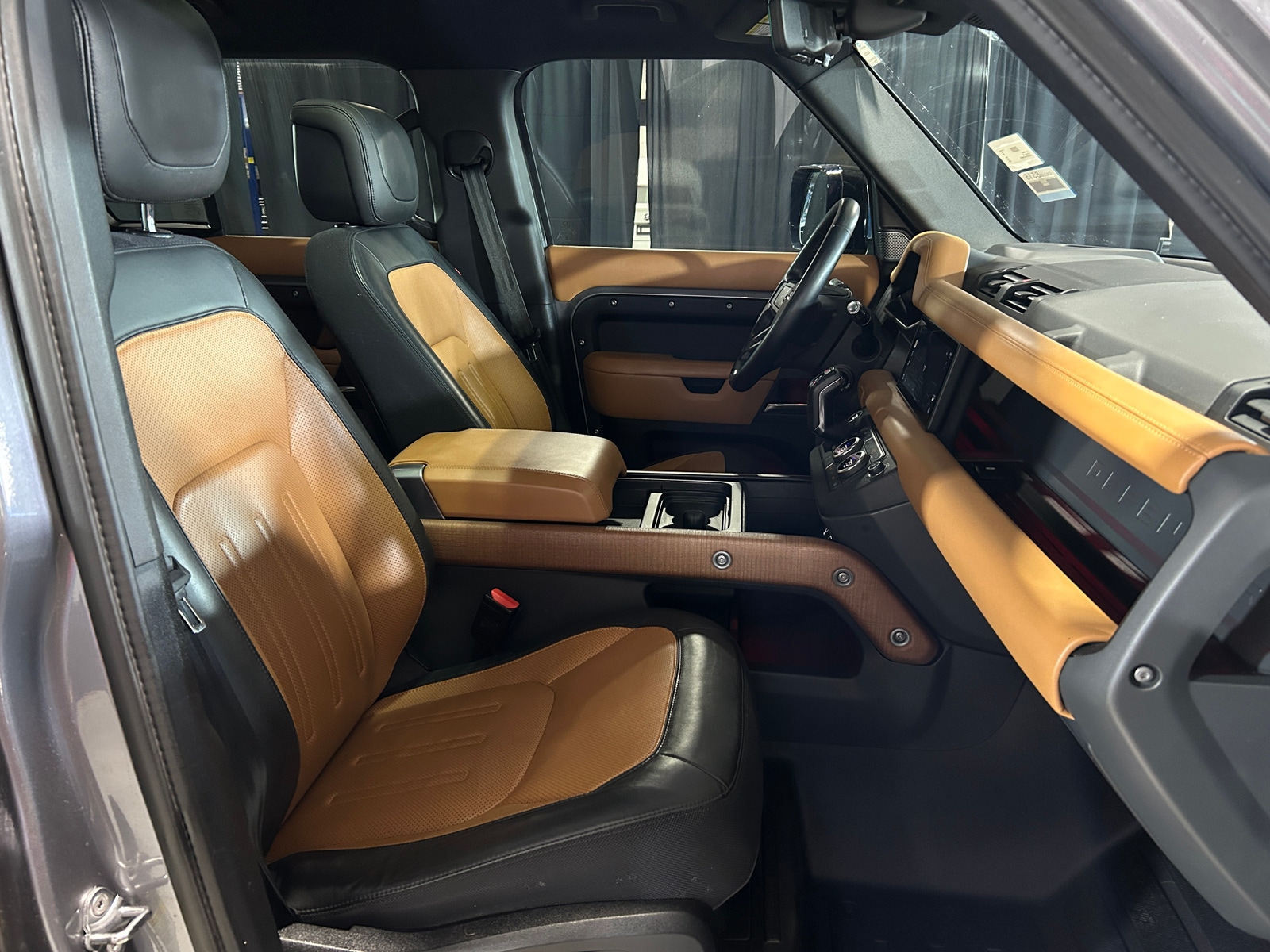 Thumbnail: 2020 Land Rover Defender - 2