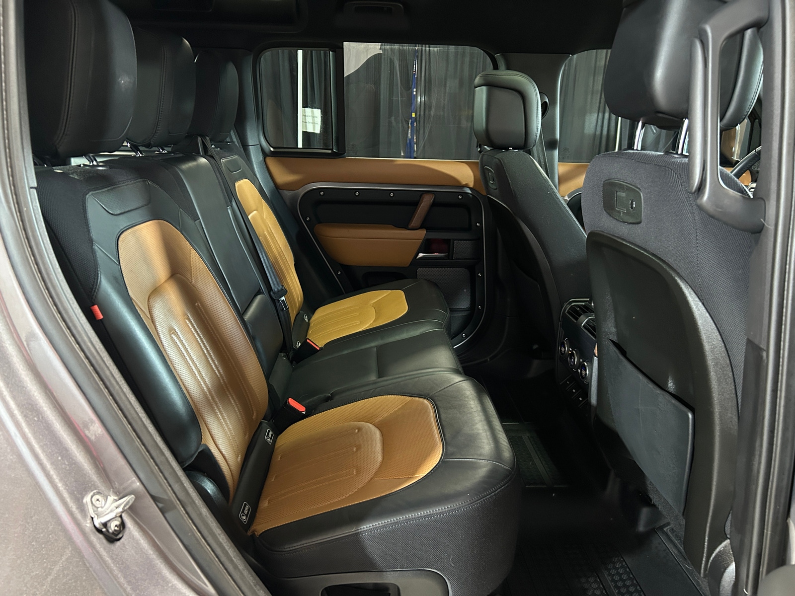 Thumbnail: 2020 Land Rover Defender - 6