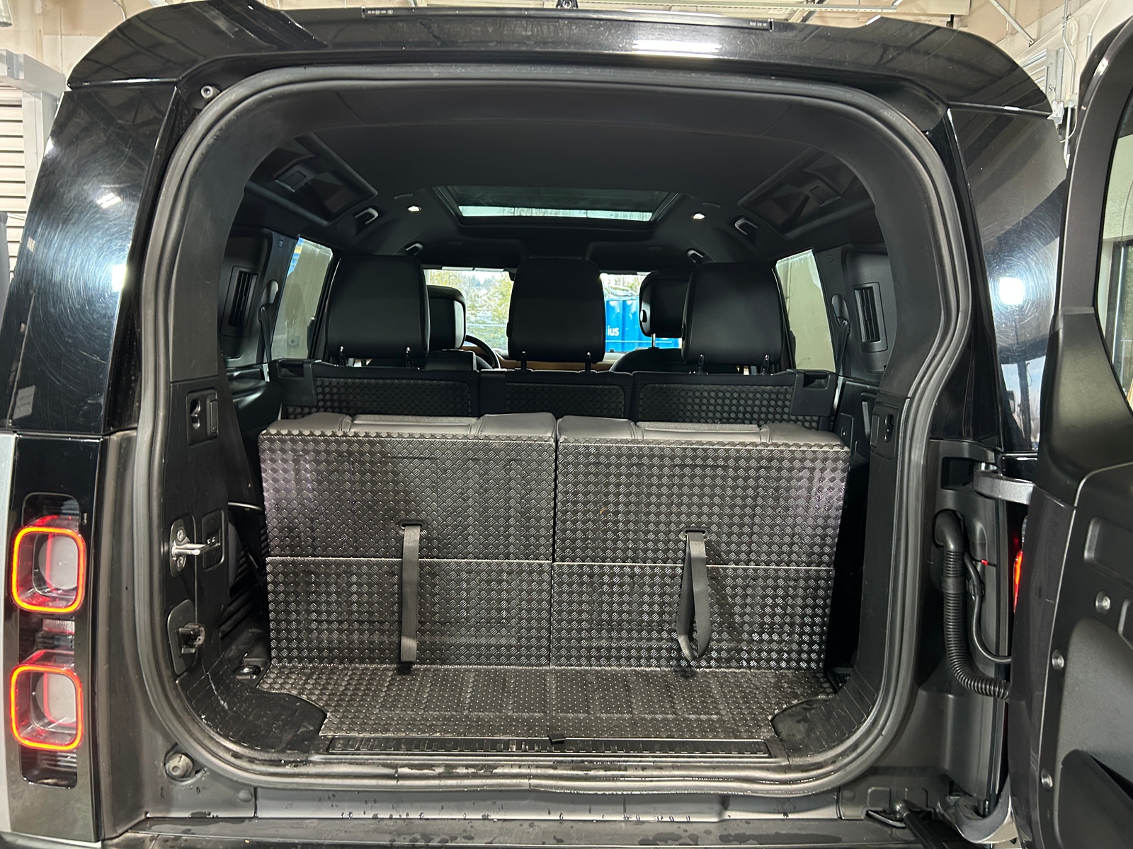 Thumbnail: 2020 Land Rover Defender - 7