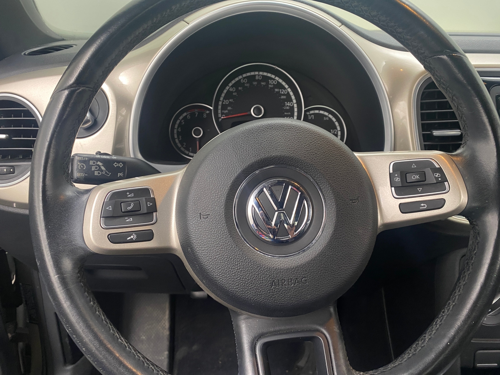 Thumbnail: 2014 Volkswagen Beetle - 4