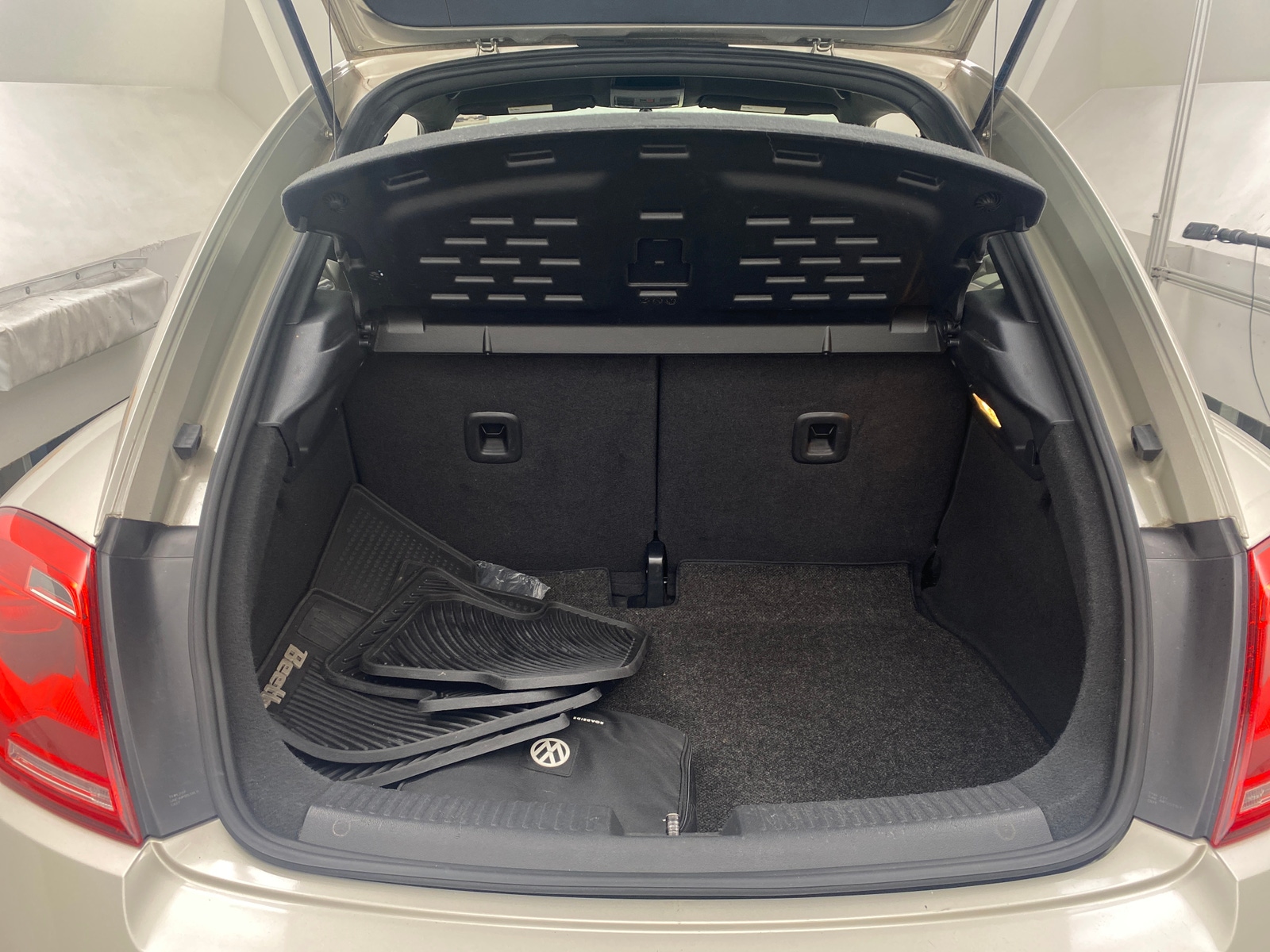 Thumbnail: 2014 Volkswagen Beetle - 6