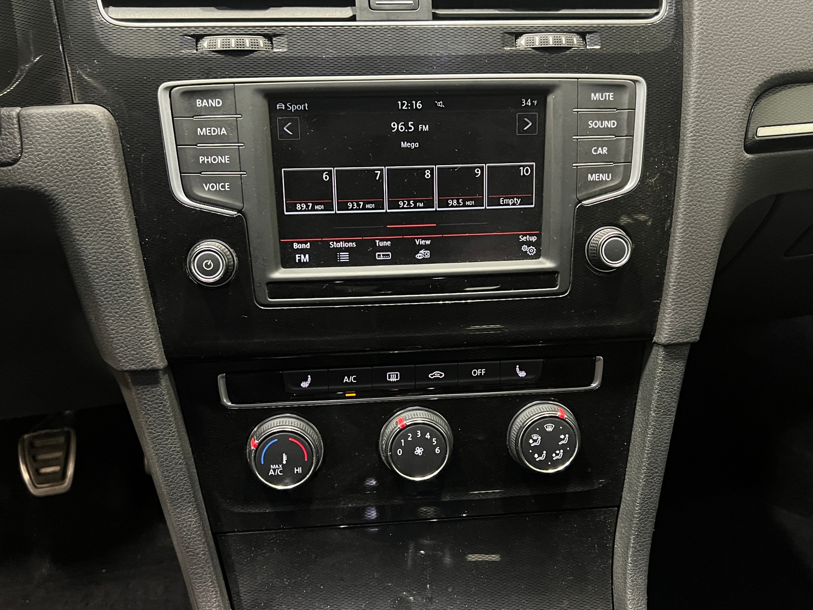 Thumbnail: 2016 Volkswagen Golf - 4