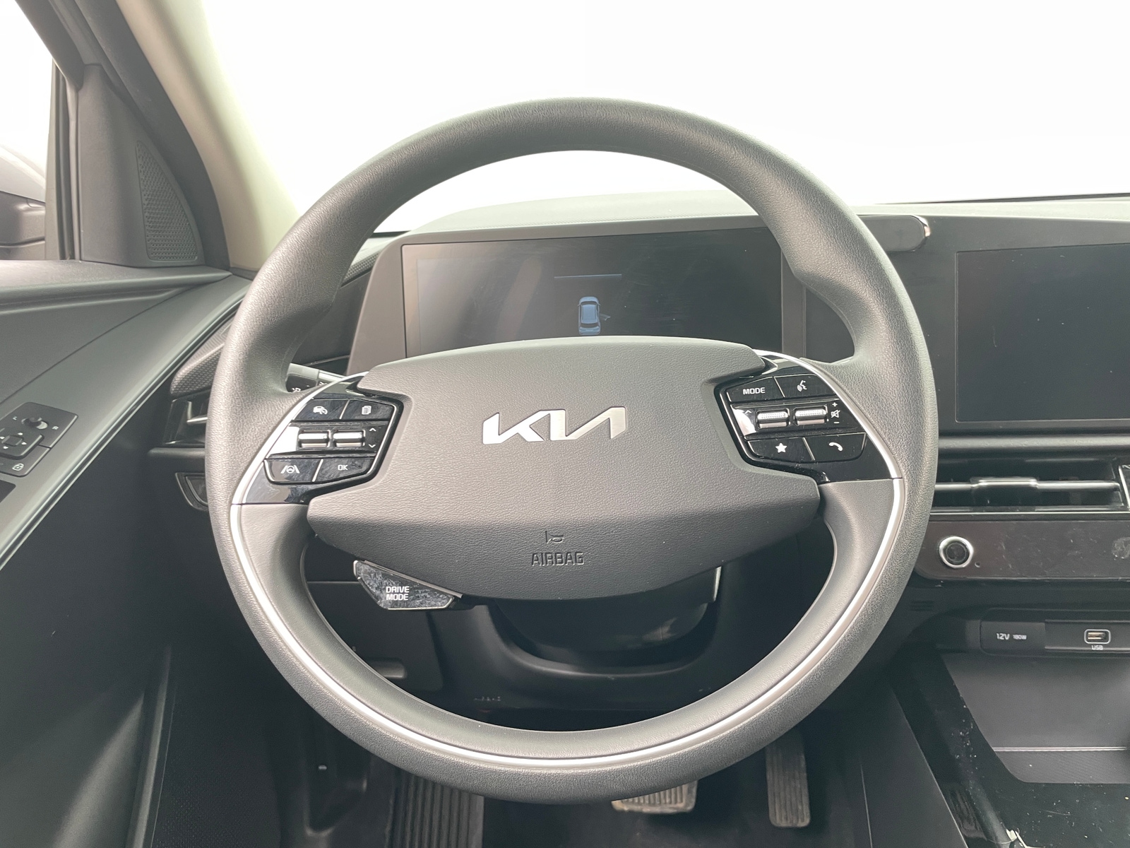 Thumbnail: 2023 Kia Niro - 5