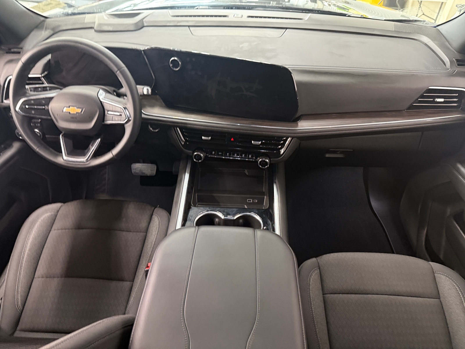 Thumbnail: 2025 Chevrolet Suburban - 3