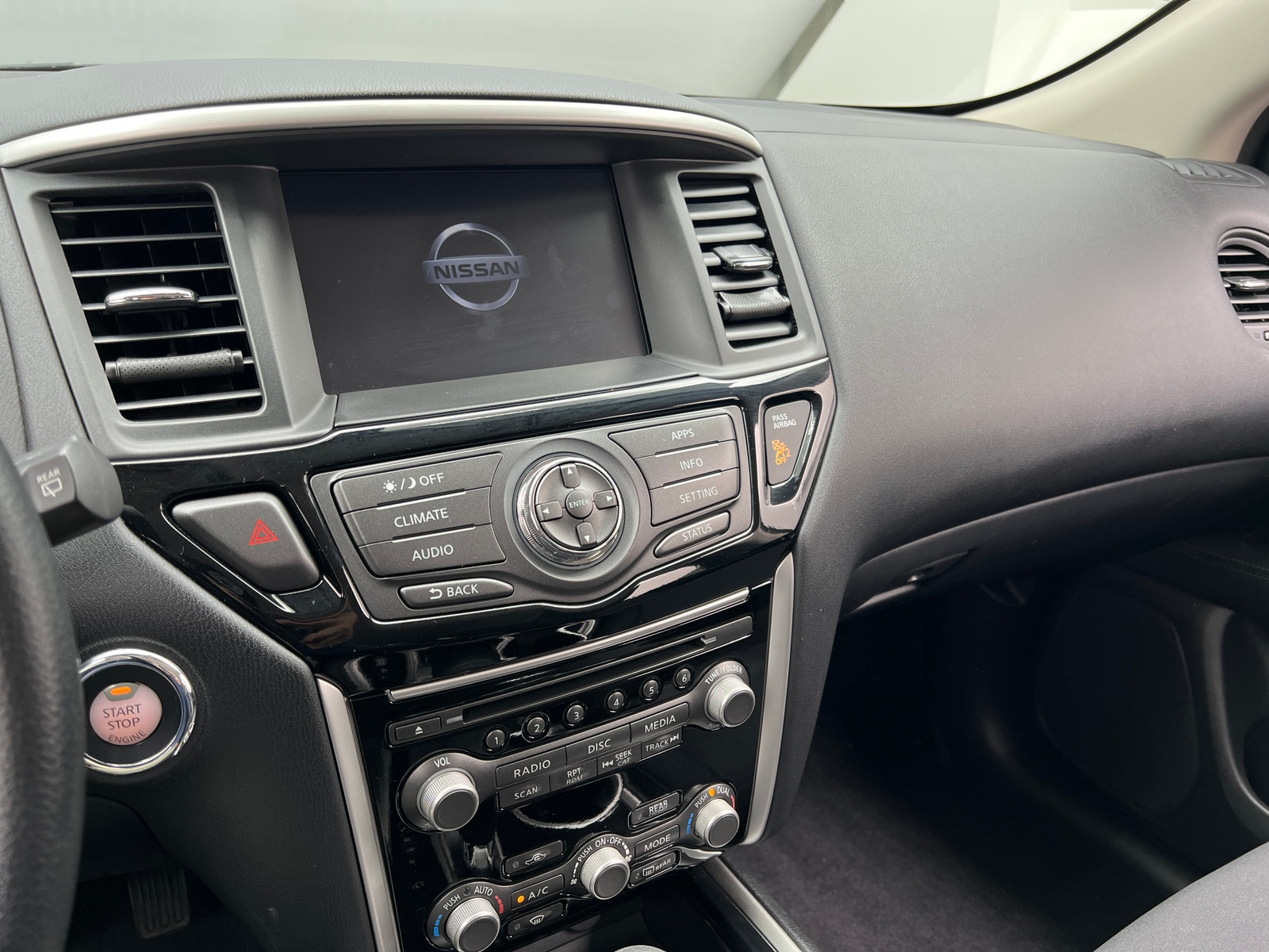 Thumbnail: 2017 Nissan Pathfinder - 4