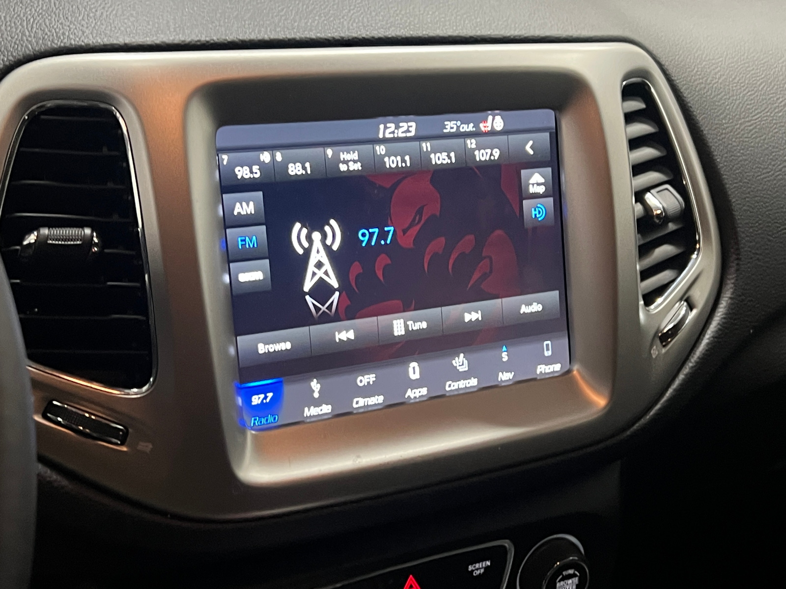 Thumbnail: 2019 Jeep Compass - 3