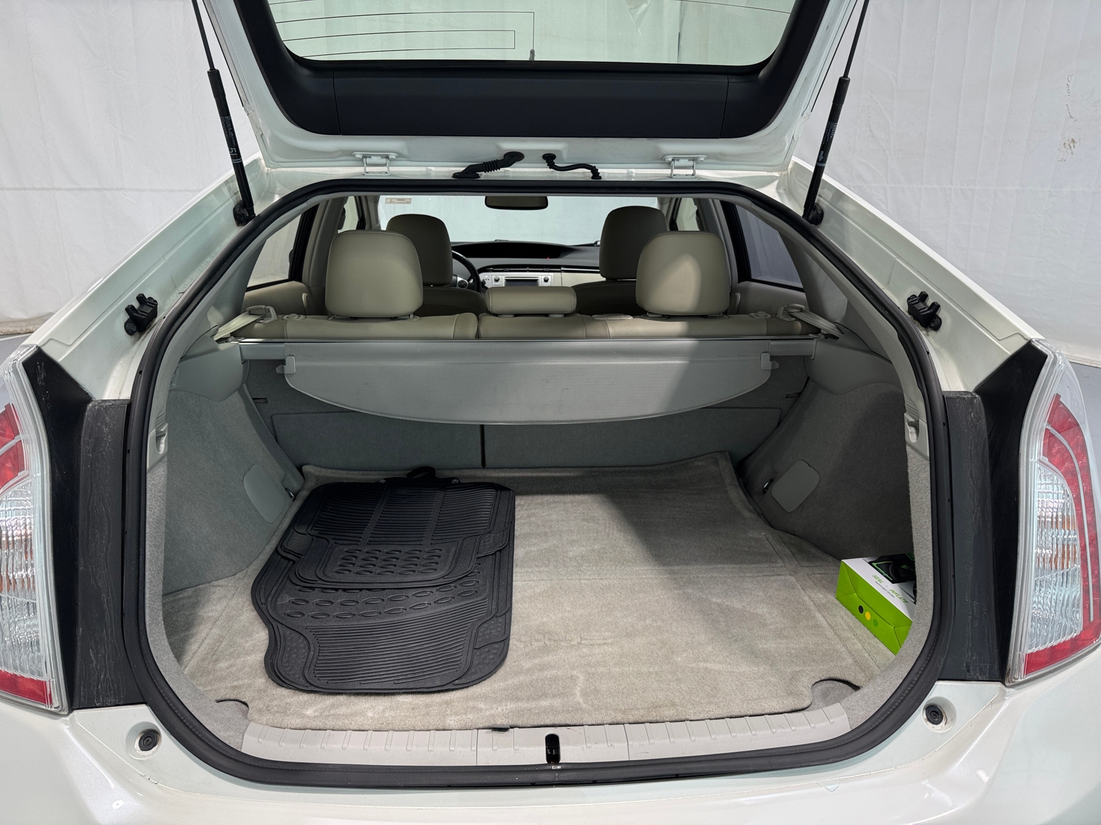 Thumbnail: 2015 Toyota Prius - 6