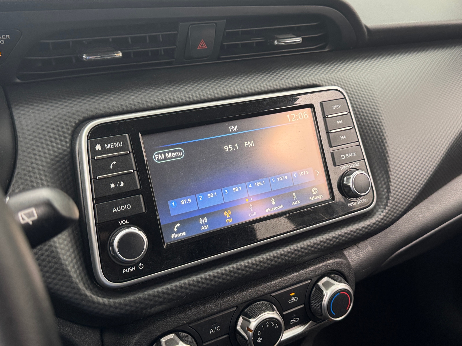 Thumbnail: 2022 Nissan Kicks - 4