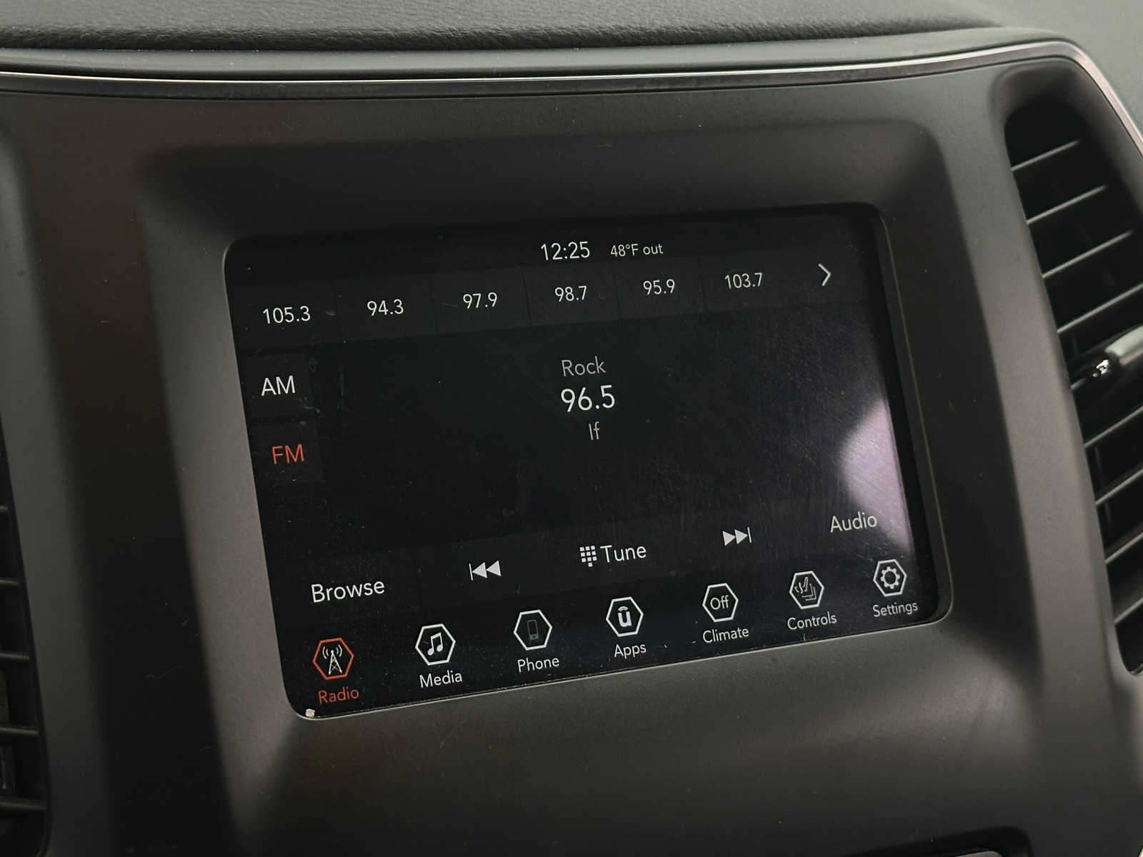 Thumbnail: 2019 Jeep Cherokee - 4