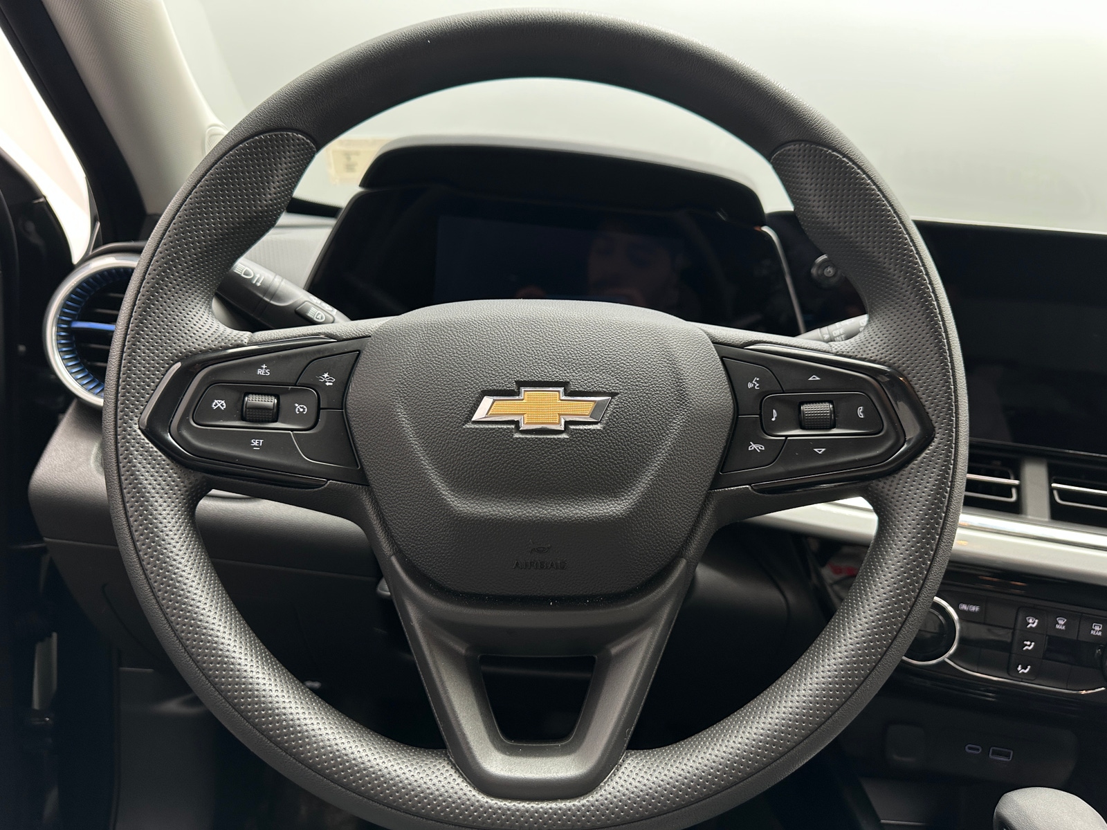 Thumbnail: 2025 Chevrolet Trax - 5