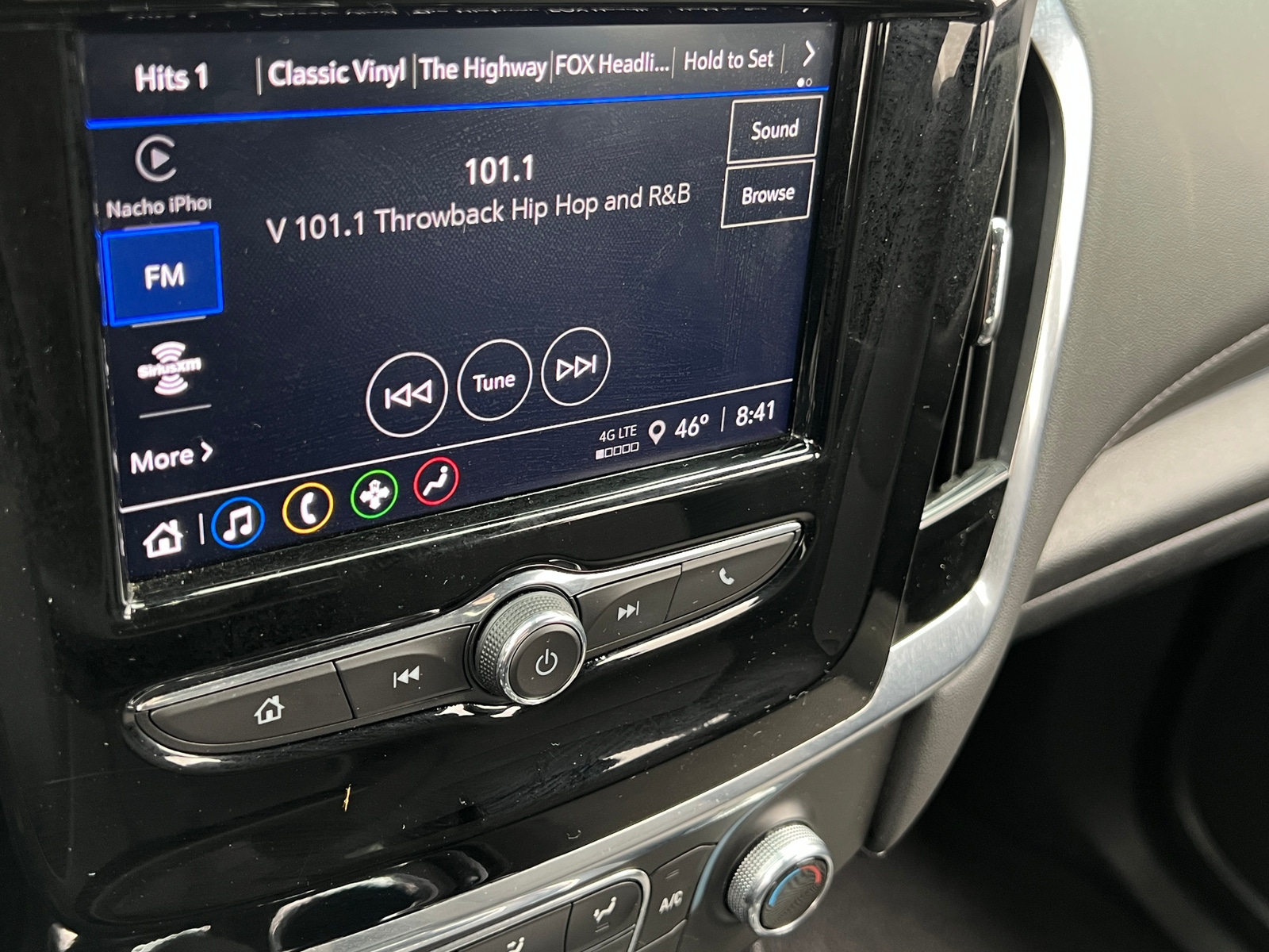 Thumbnail: 2023 Chevrolet Traverse - 4