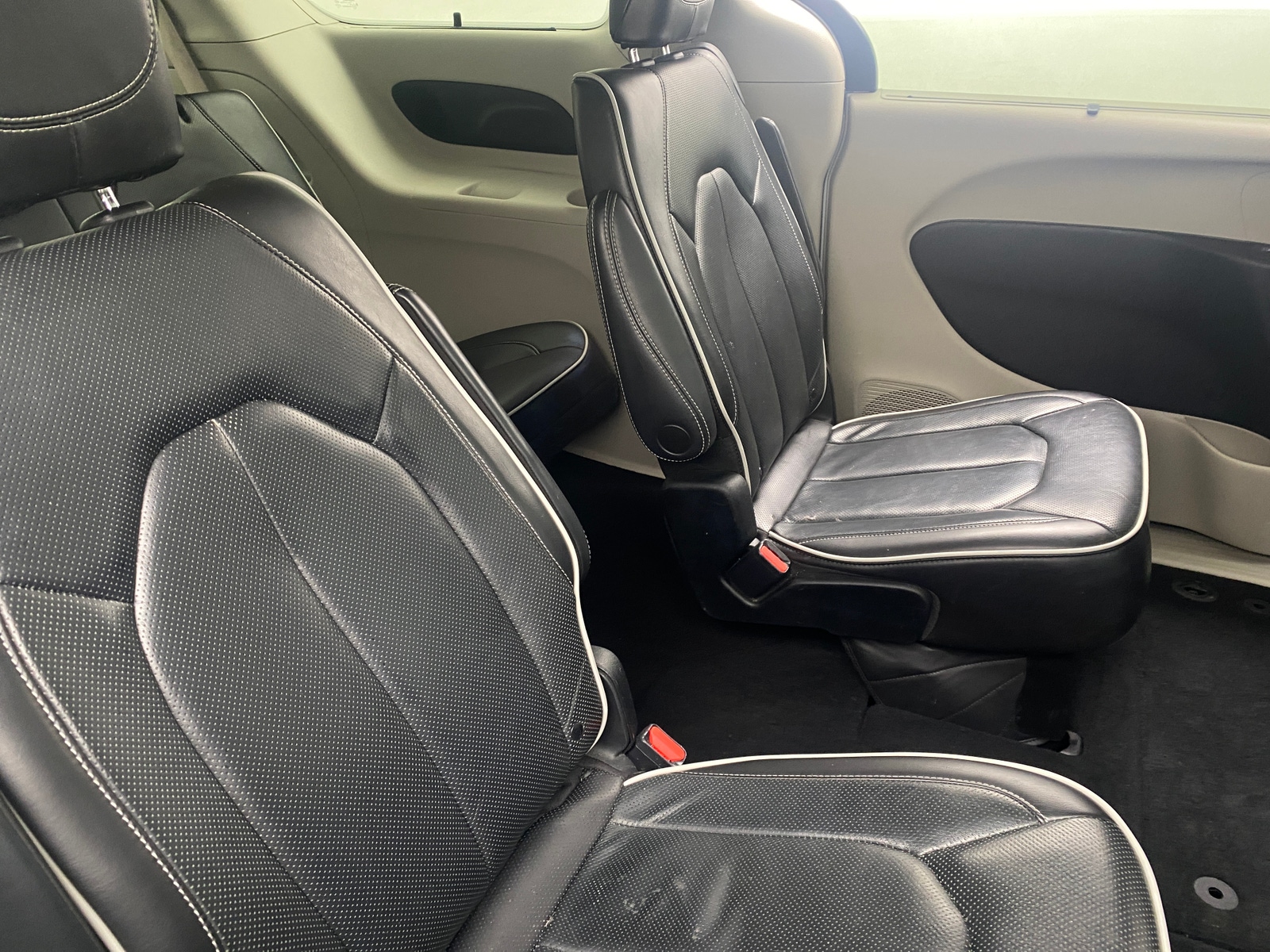 Thumbnail: 2023 Chrysler Pacifica - 5