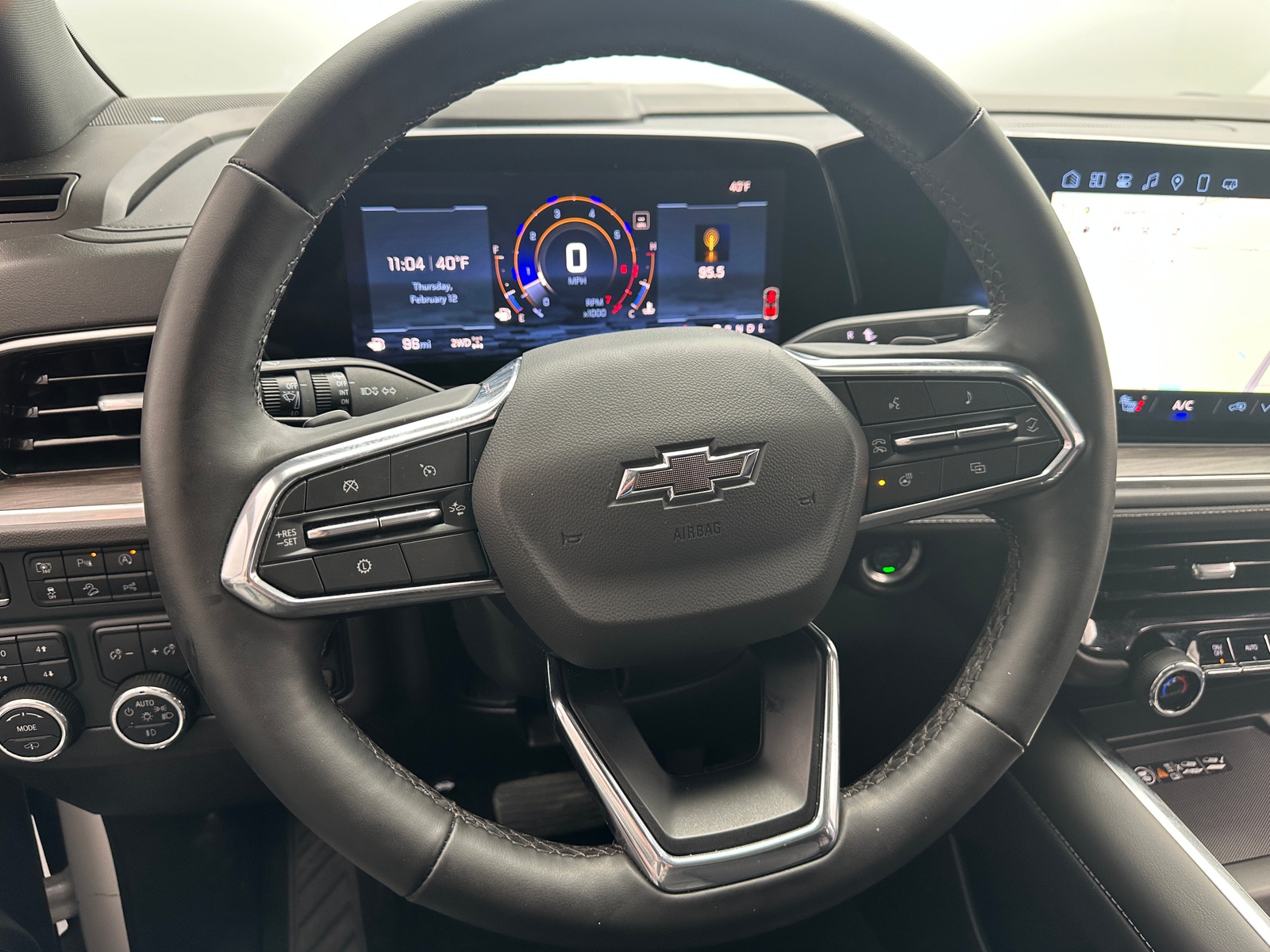 Thumbnail: 2025 Chevrolet Suburban - 4