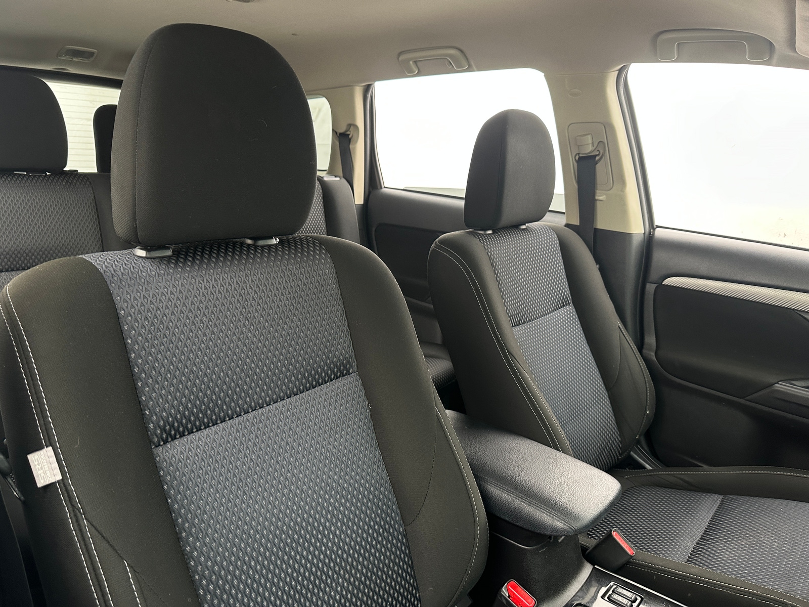 Thumbnail: 2017 Mitsubishi Outlander - 2