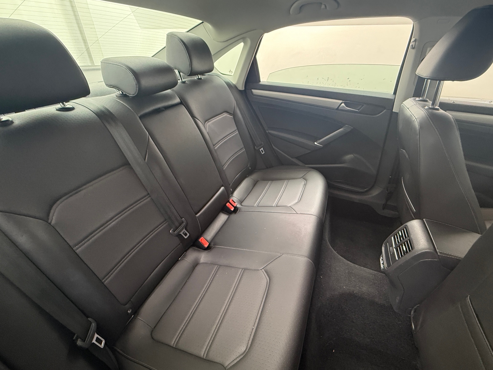 Thumbnail: 2022 Volkswagen Passat - 5